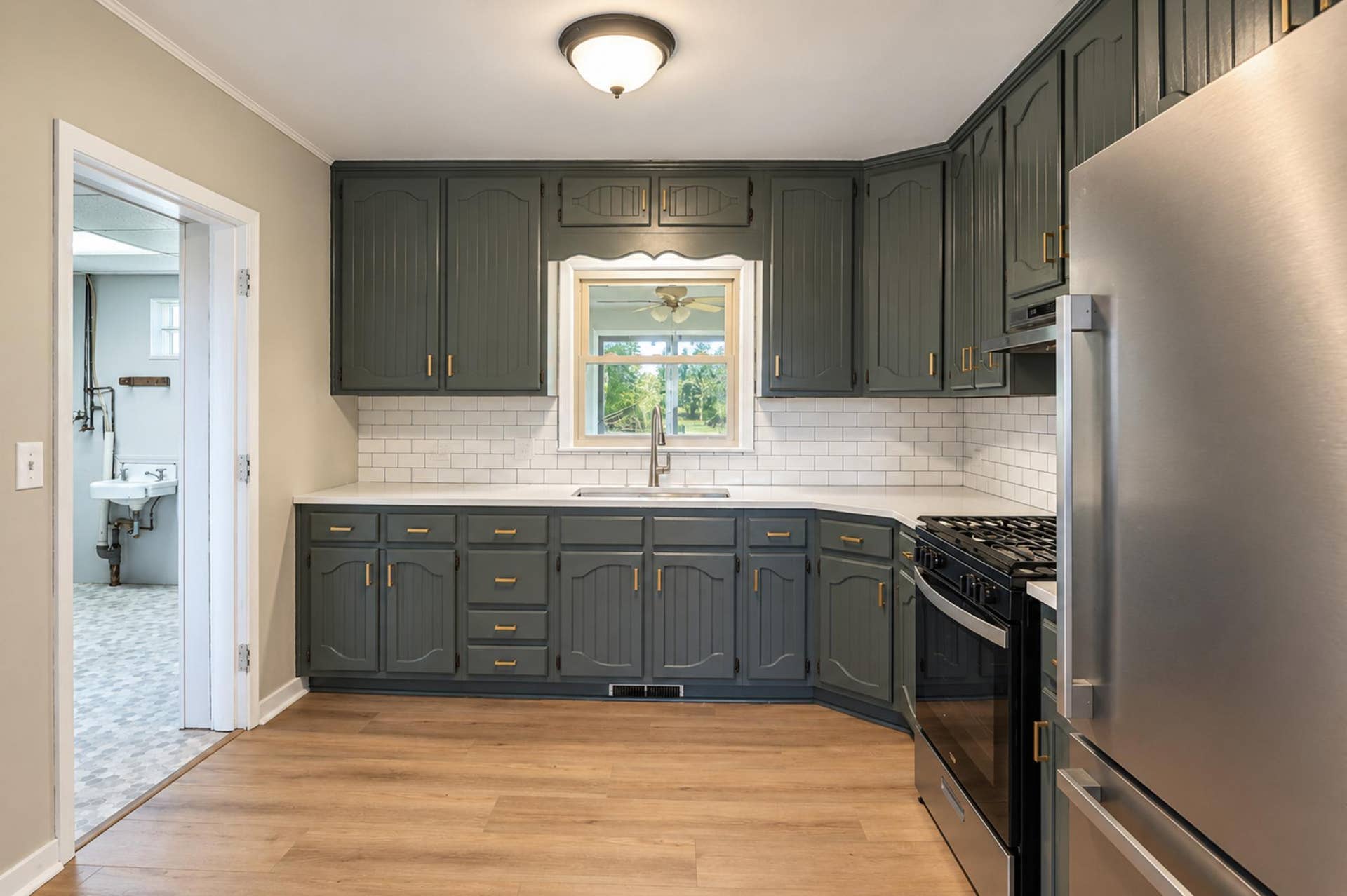 105 Amsterdam Avenue W, Hollandale, MN 56045 kitchen_02.jpg