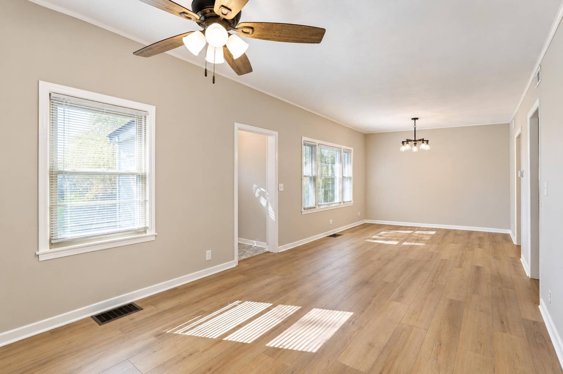 105 Amsterdam Avenue W, Hollandale, MN 56045 livingroom_01.jpg