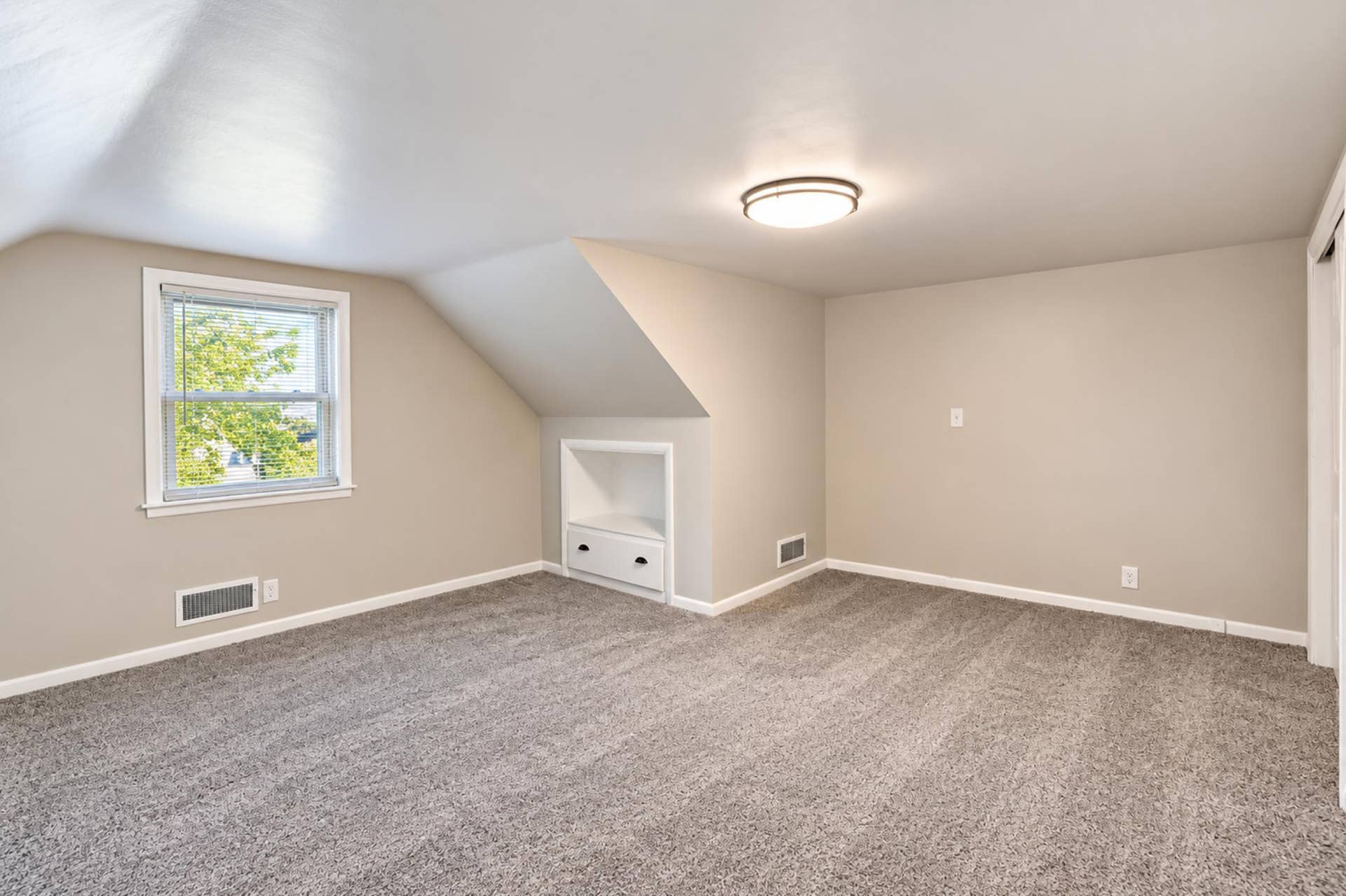 105 Amsterdam Avenue W, Hollandale, MN 56045 bedroom_02_01.jpg