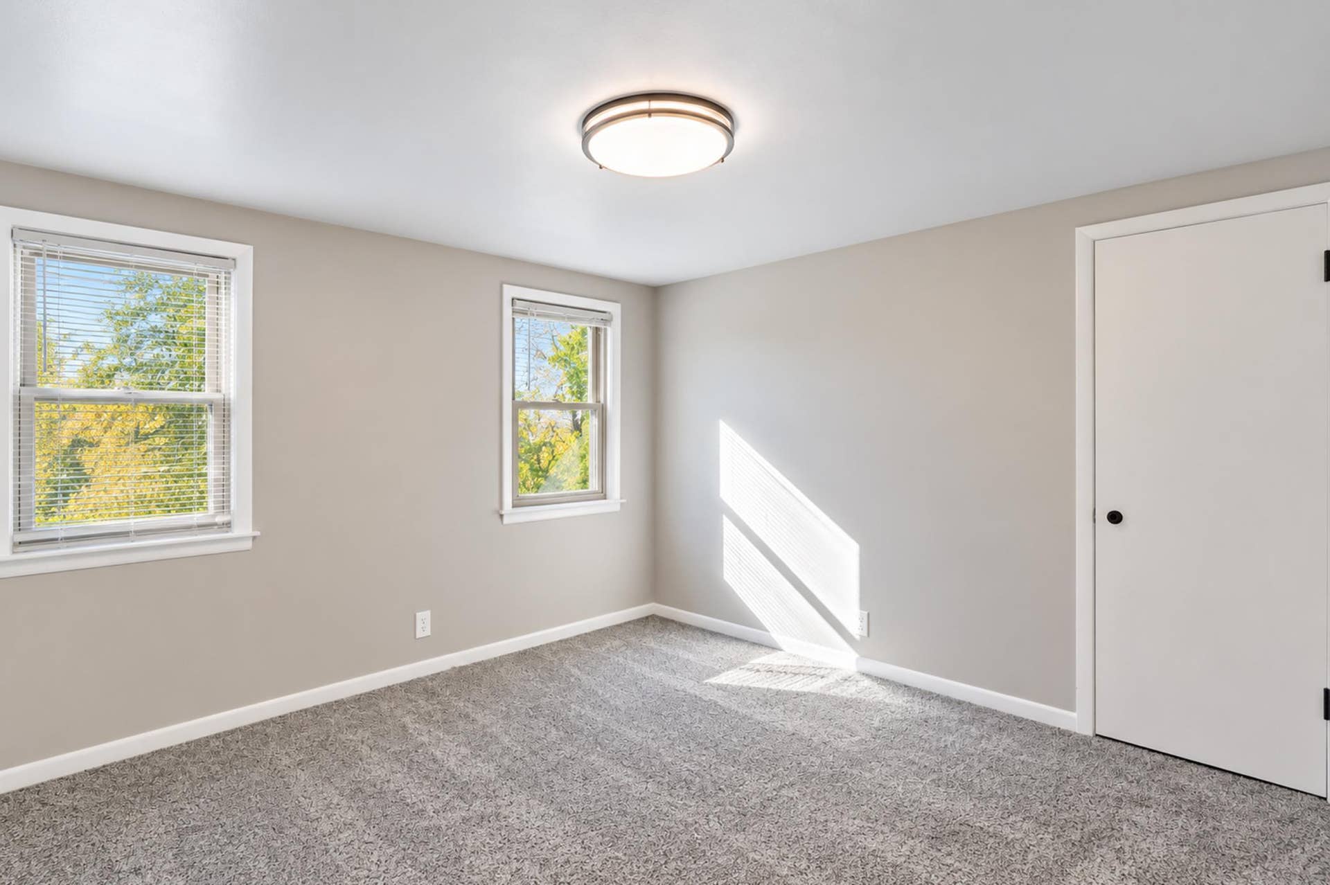 105 Amsterdam Avenue W, Hollandale, MN 56045 bedroom_03_02.jpg