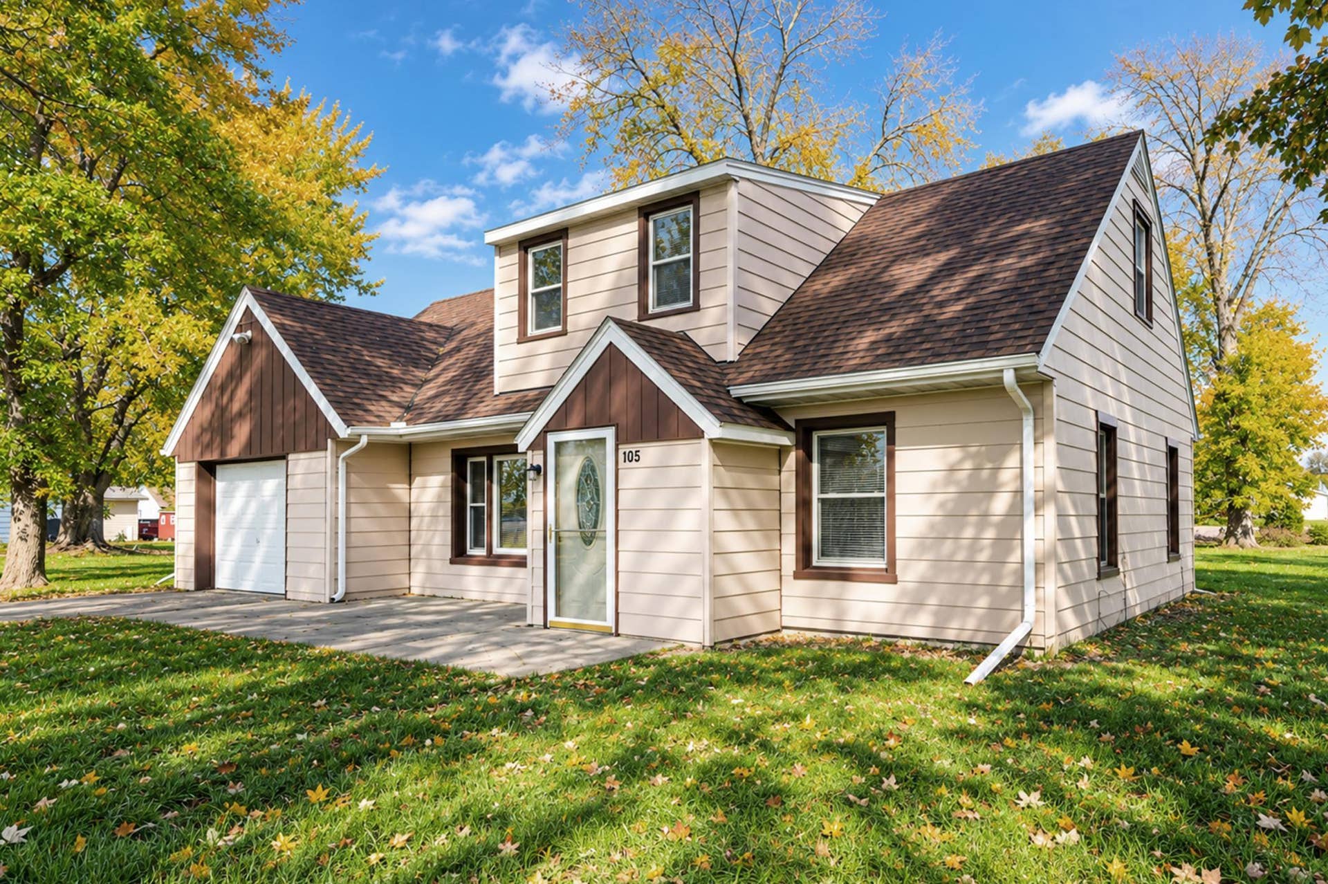 105 Amsterdam Avenue W, Hollandale, MN 56045 front_01.jpg
