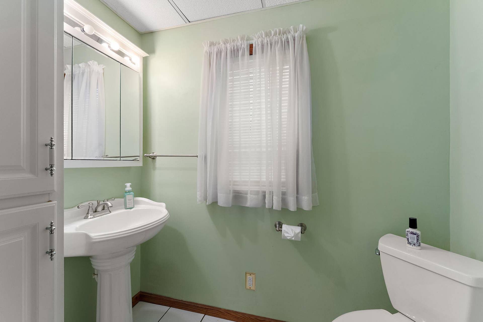 1455 Kent Street, 97, Saint Paul, MN 55117 Main level 1/2 bath