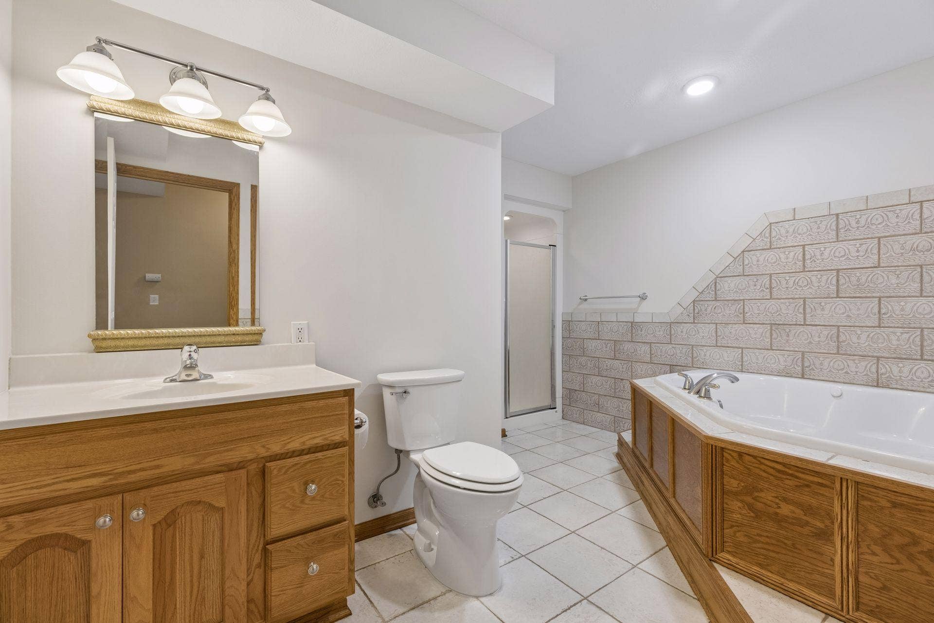 Lower level Full Bath