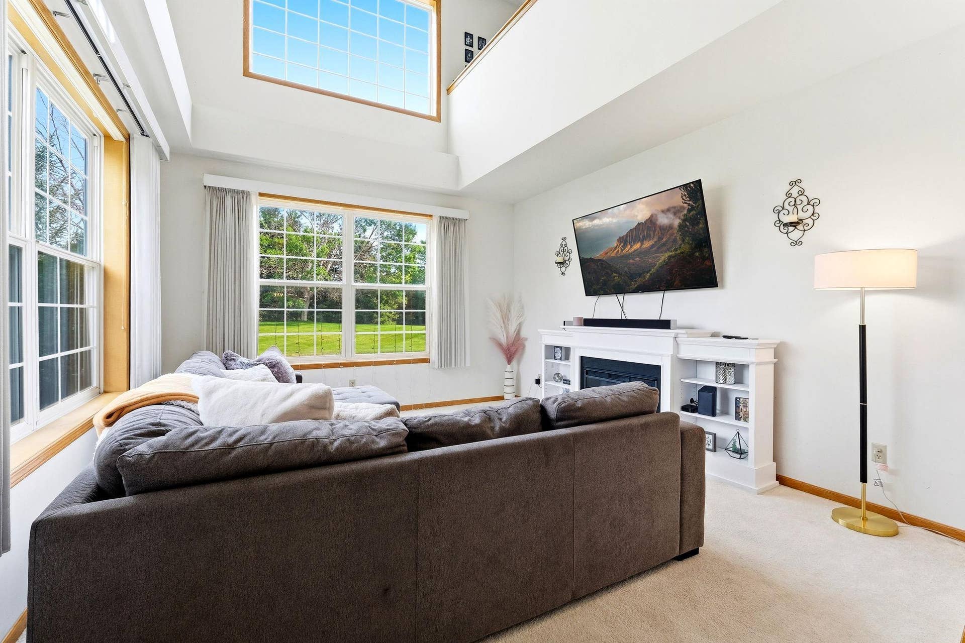 1899 Wildflower Court, Shoreview, MN 55126 Light and bright corner unit!