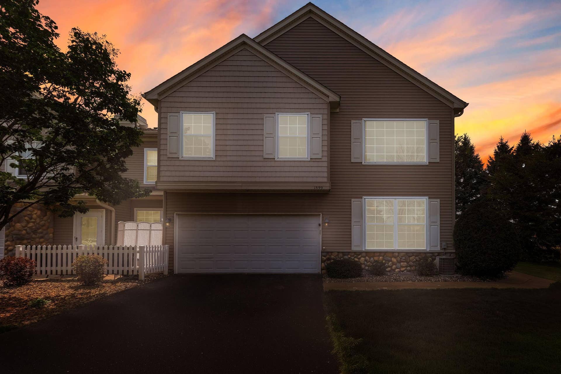 1899 Wildflower Court, Shoreview, MN 55126 Make this gem your home!
