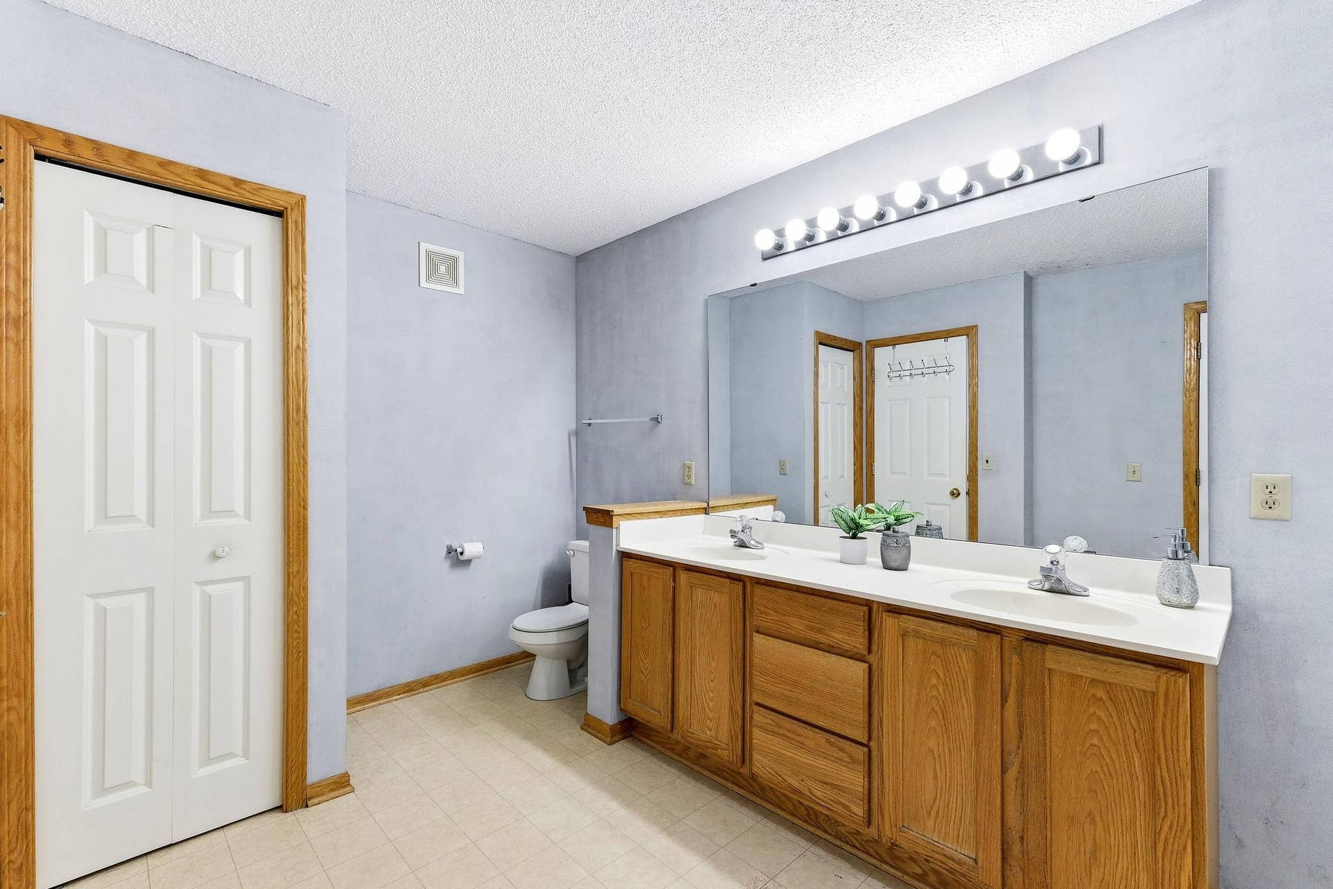 1899 Wildflower Court, Shoreview, MN 55126 1899 Wildflower Court, Shoreview, MN 55126