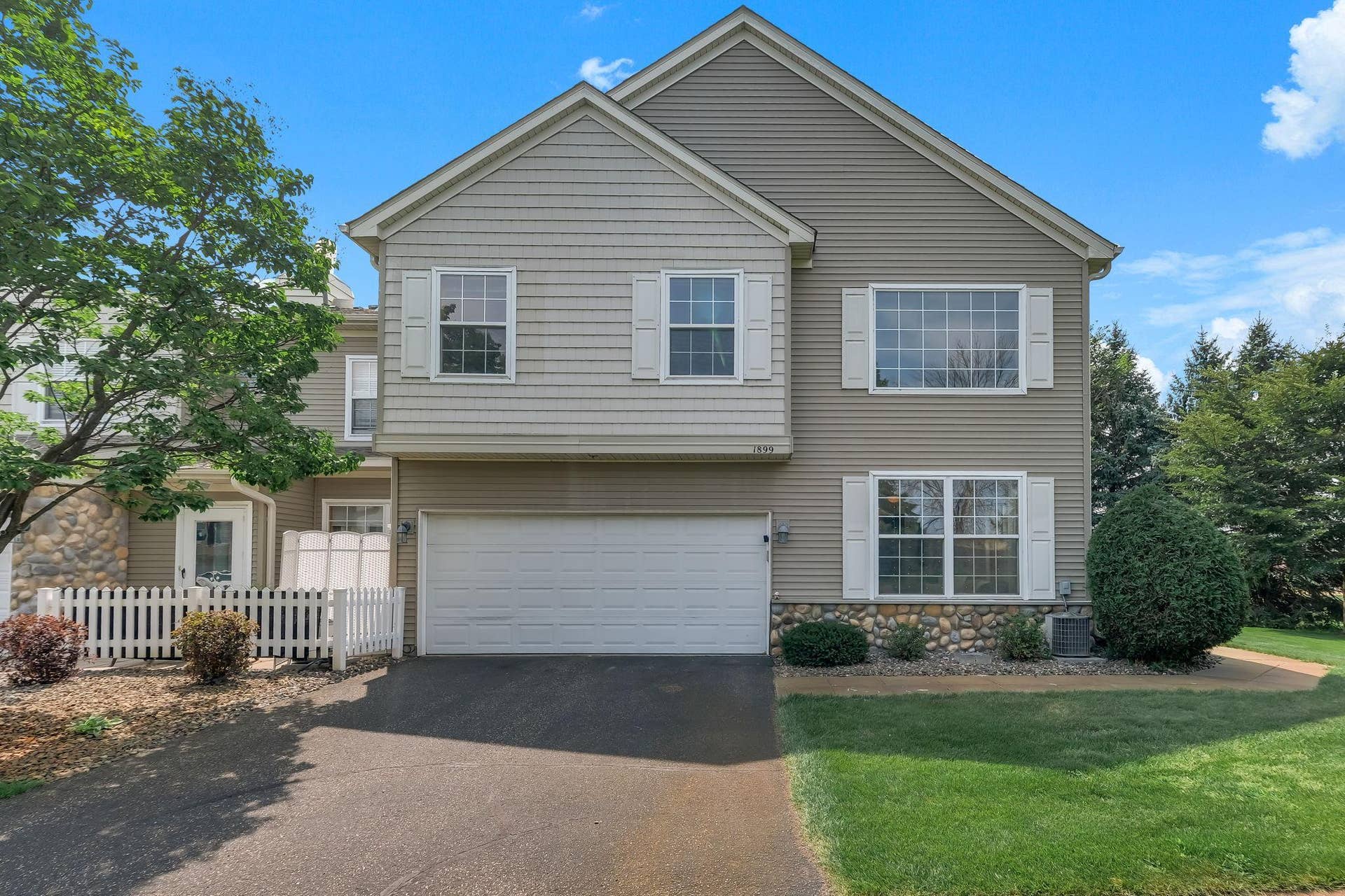 1899 Wildflower Court, Shoreview, MN 55126 Welcome home to 1899 Wildflower Ct!