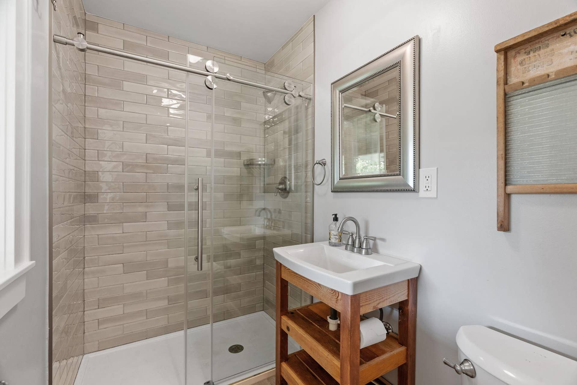 1317 Monroe Street NE, 43, Minneapolis, MN 55413 Updated 3/4 Main Level Bath