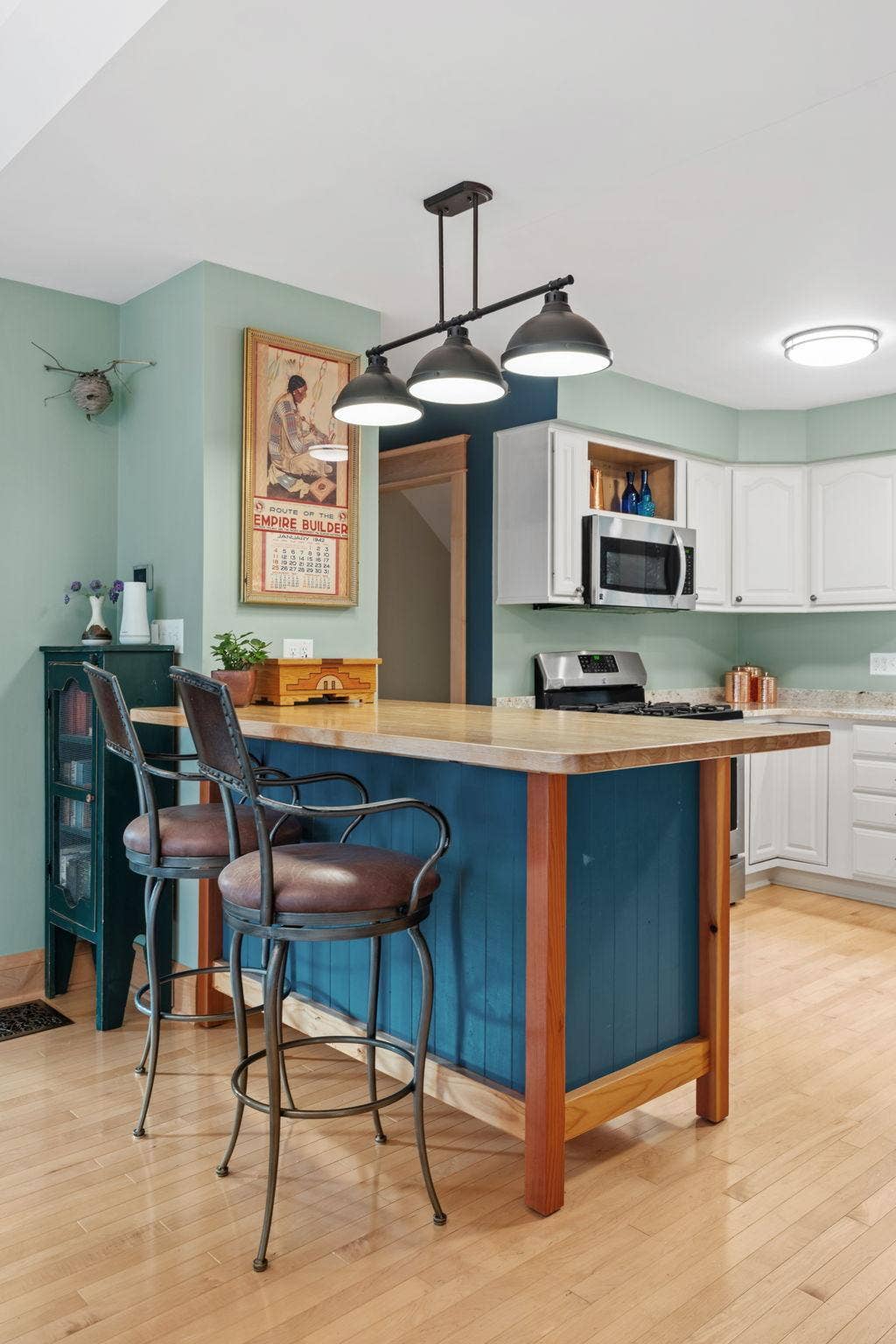 1317 Monroe Street NE, 43, Minneapolis, MN 55413 Kitchen Island