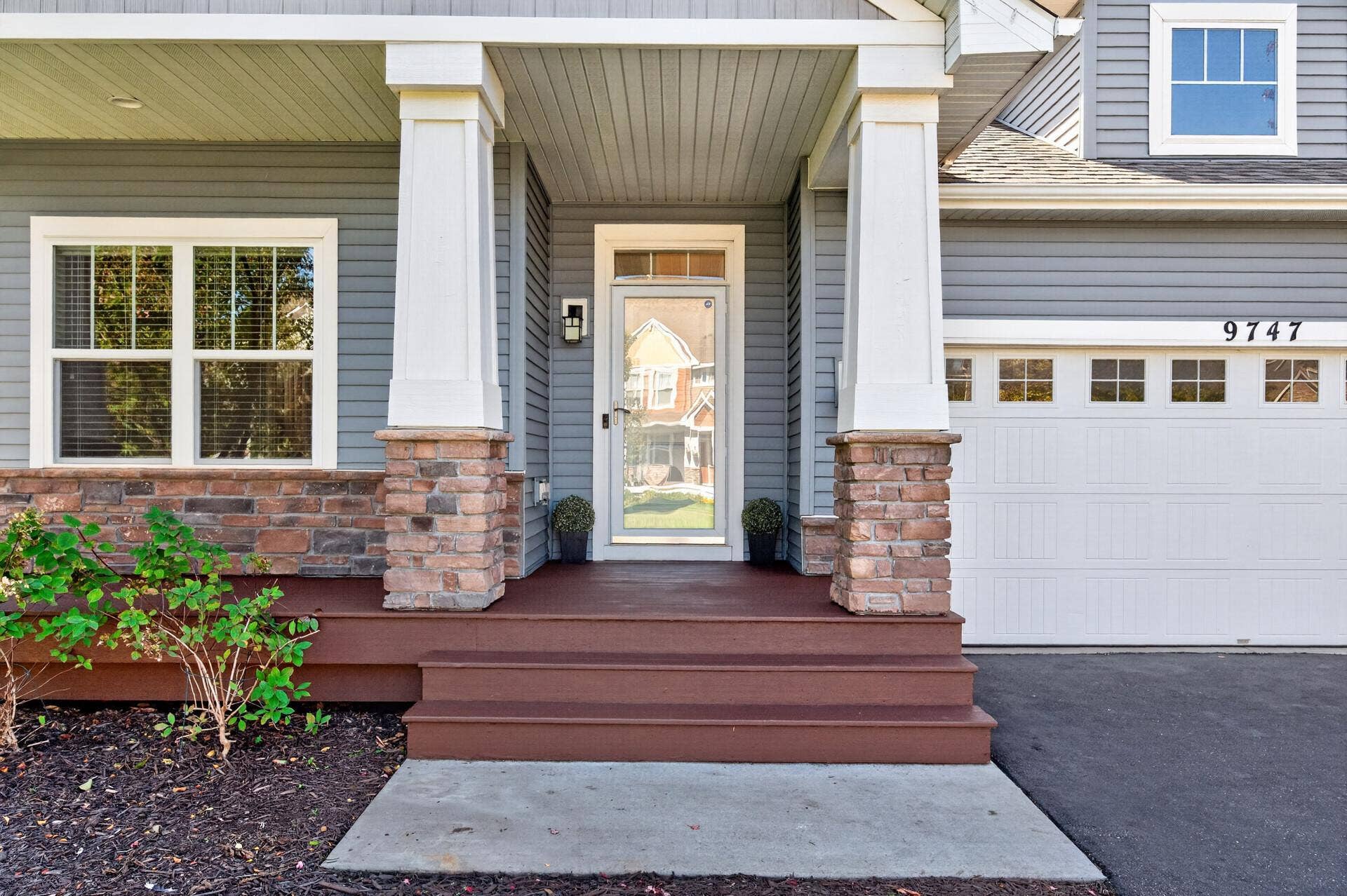9747 69th Street S, Cottage Grove, MN 55016 9747 69th Street S, Cottage Grove, MN 55016