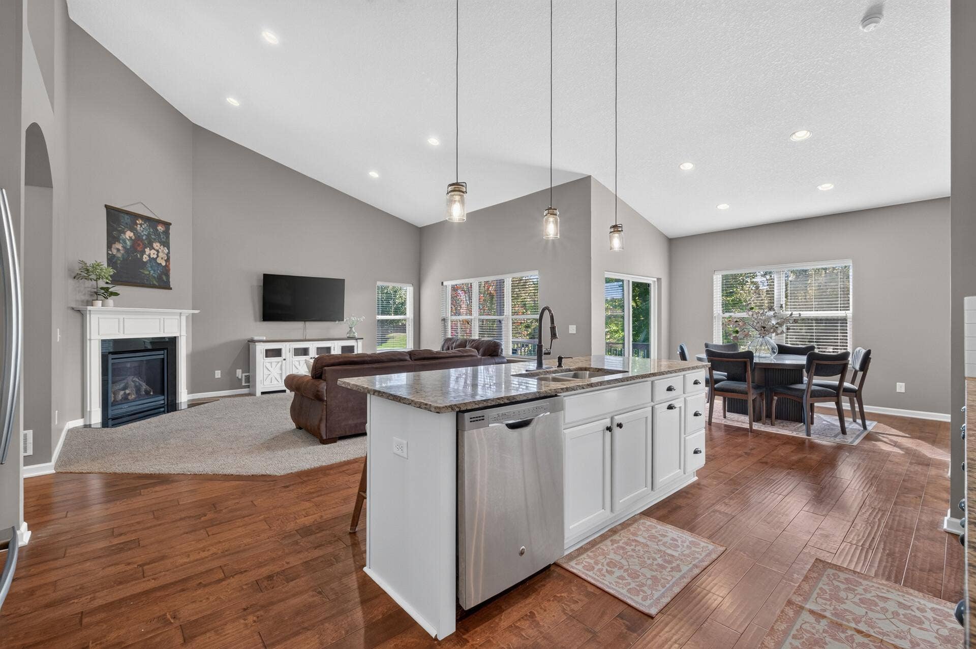 9747 69th Street S, Cottage Grove, MN 55016 9747 69th Street S, Cottage Grove, MN 55016