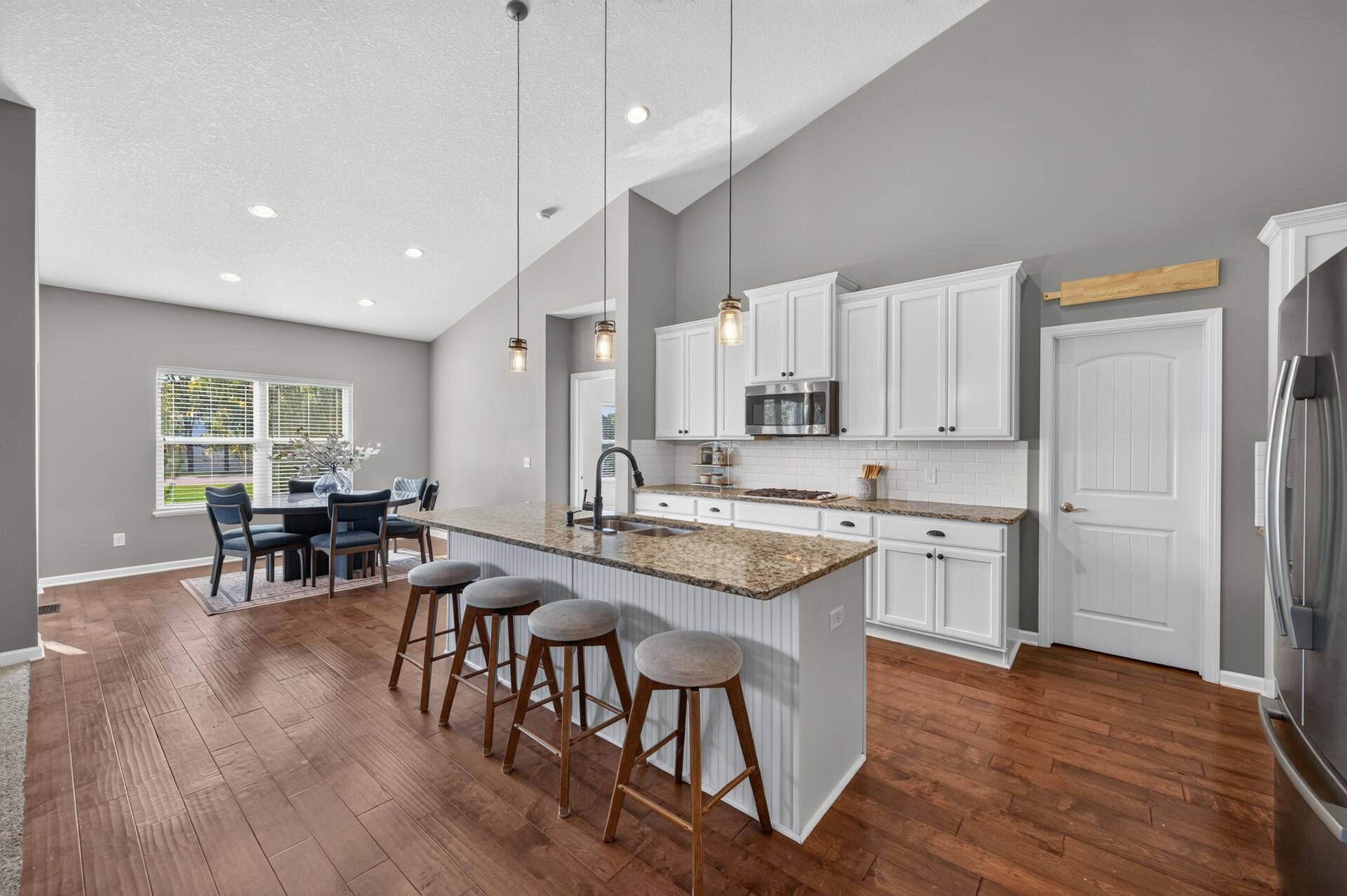 9747 69th Street S, Cottage Grove, MN 55016 9747 69th Street S, Cottage Grove, MN 55016