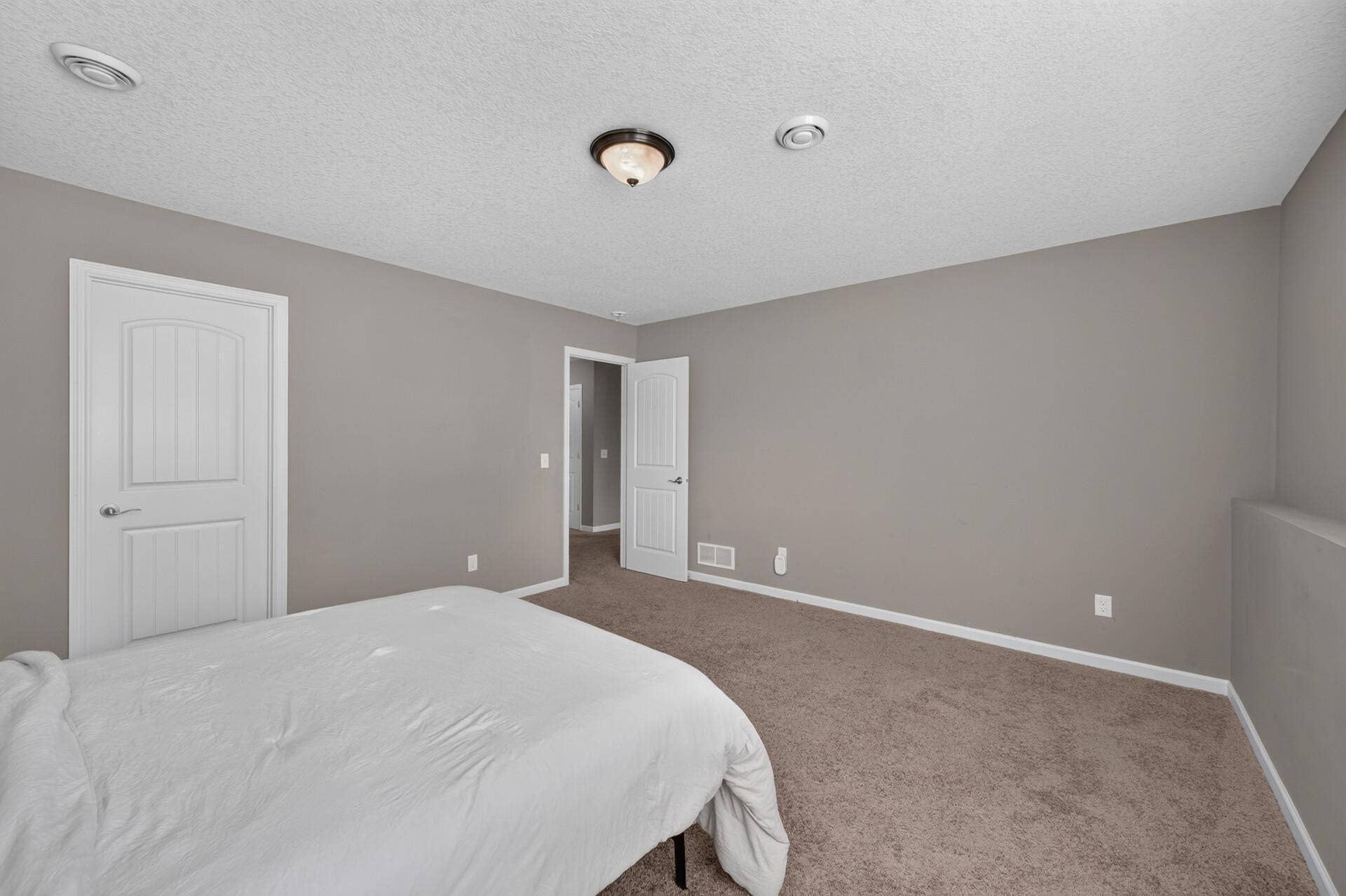 9747 69th Street S, Cottage Grove, MN 55016 9747 69th Street S, Cottage Grove, MN 55016