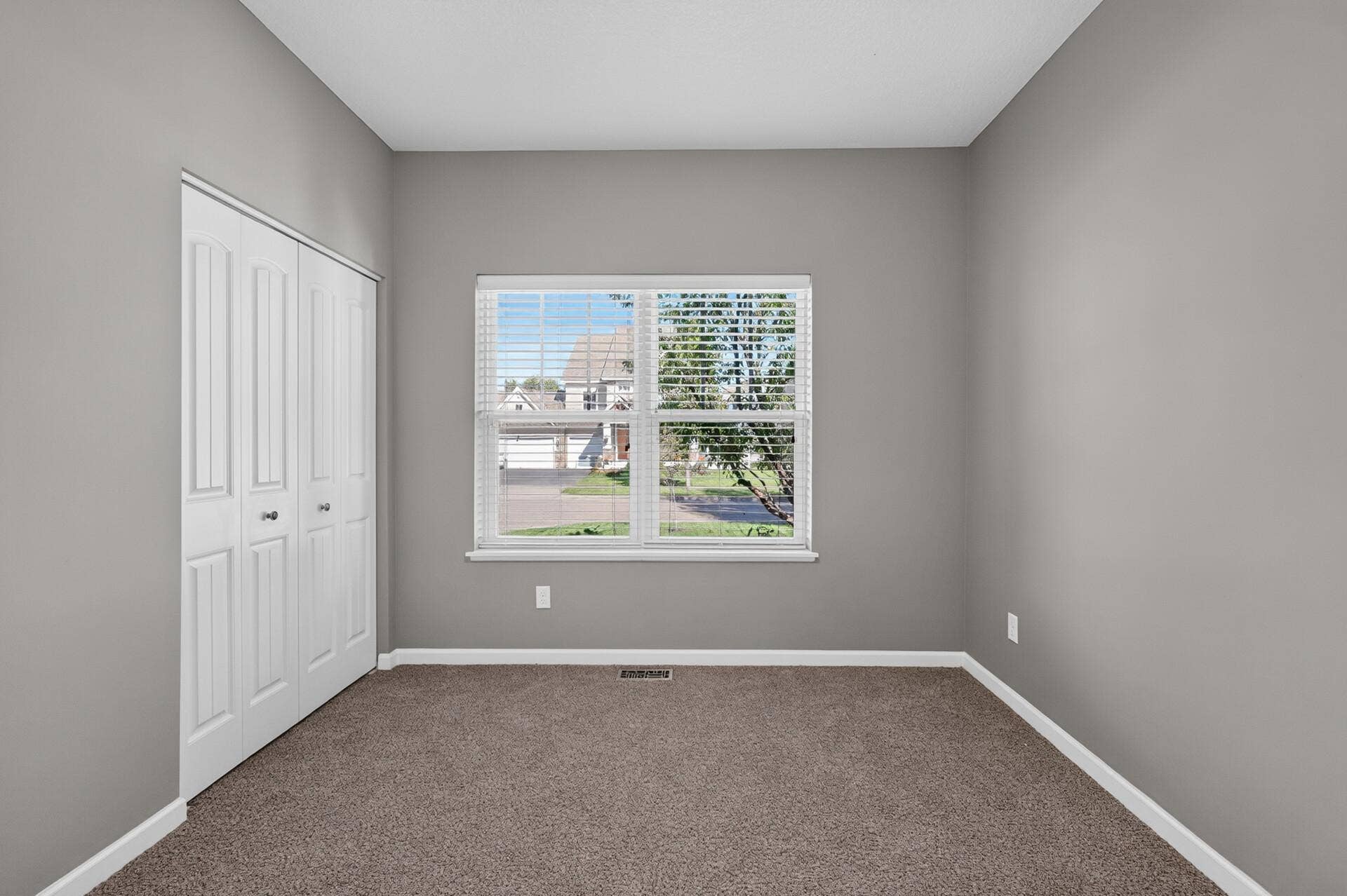 9747 69th Street S, Cottage Grove, MN 55016 9747 69th Street S, Cottage Grove, MN 55016