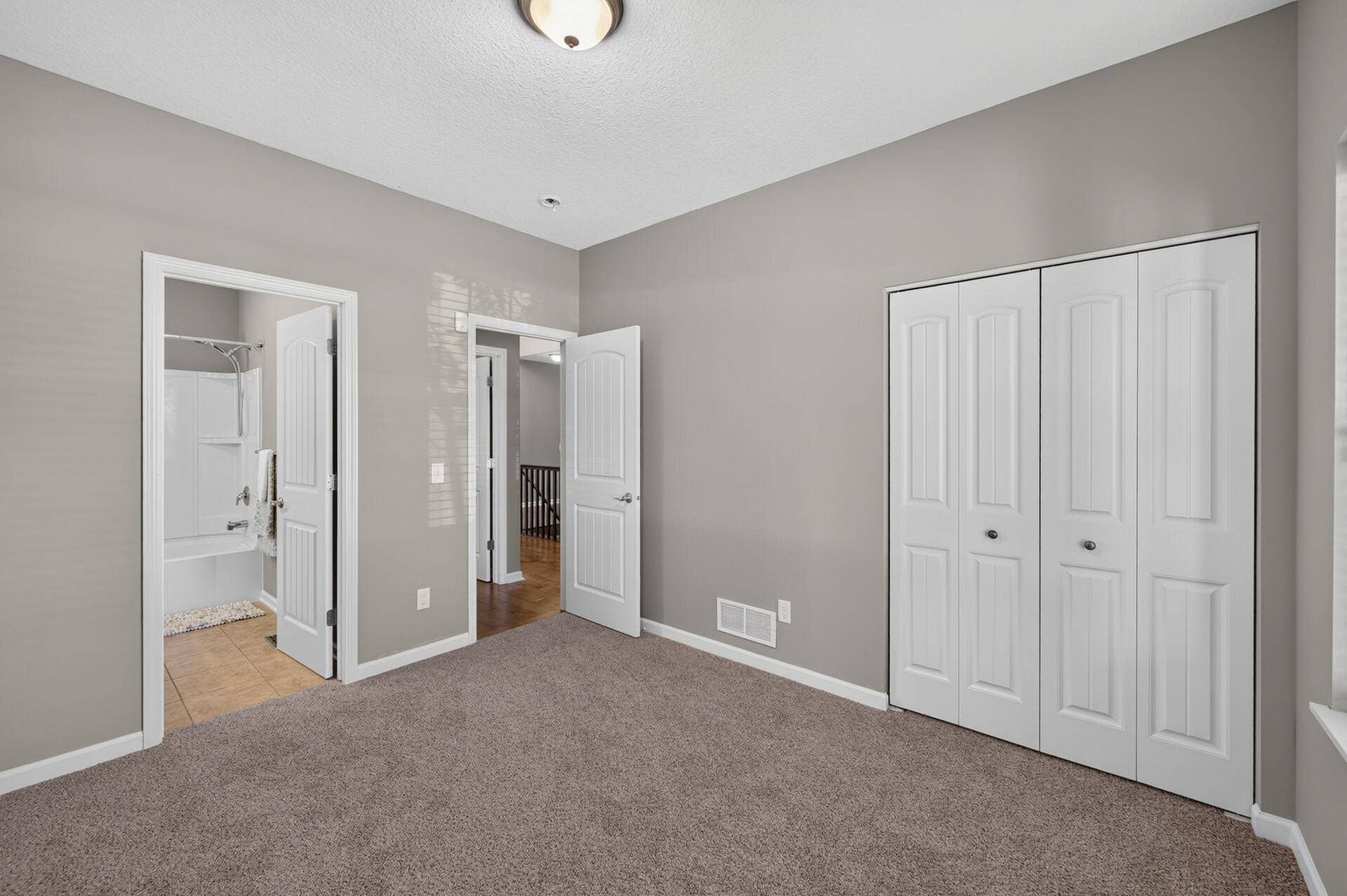 9747 69th Street S, Cottage Grove, MN 55016 9747 69th Street S, Cottage Grove, MN 55016