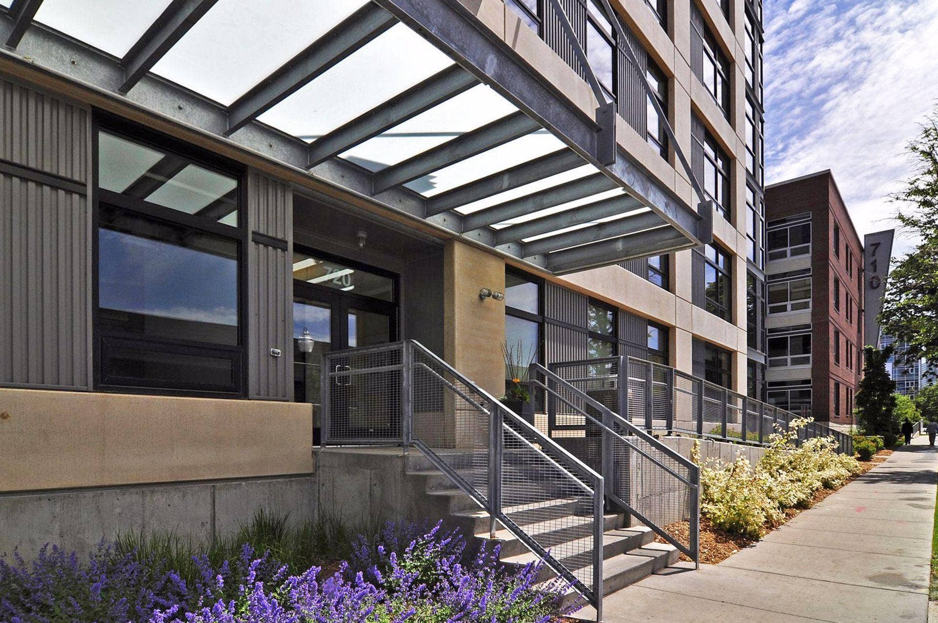 720 N 4th Street, #108, 59, Minneapolis, MN 55401 Tree lined streets with attractive plantings! Covered and secure entry.