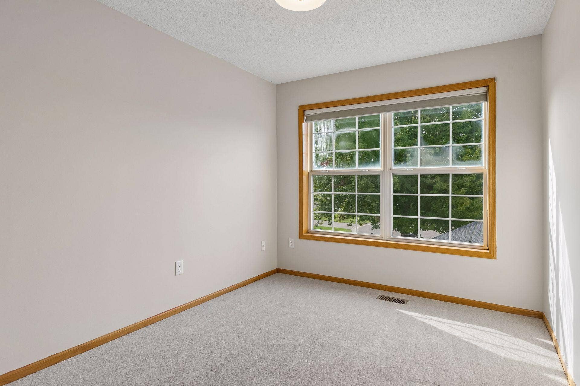 9332 Parkside Echo, Woodbury, MN 55125