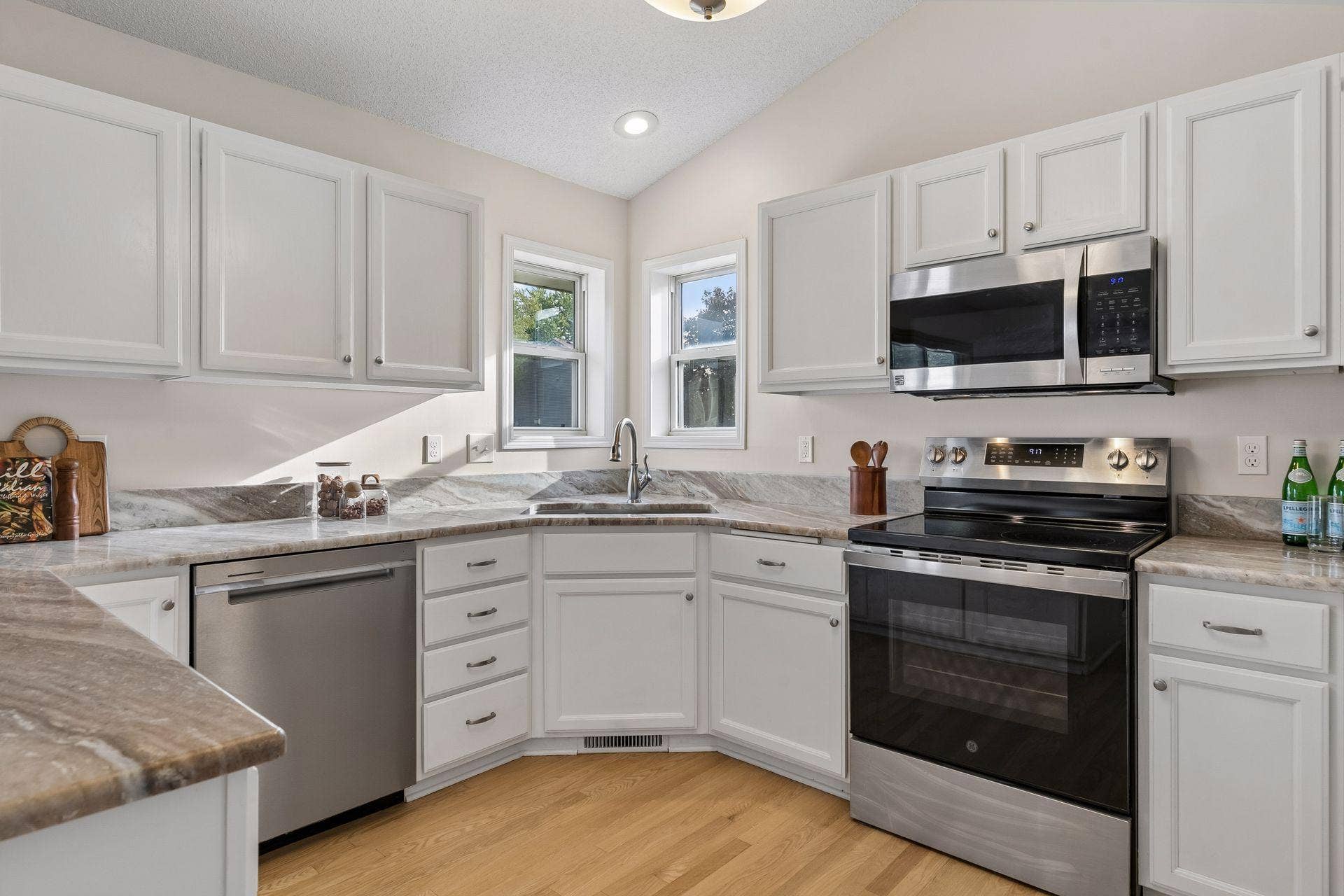 9332 Parkside Echo, Woodbury, MN 55125