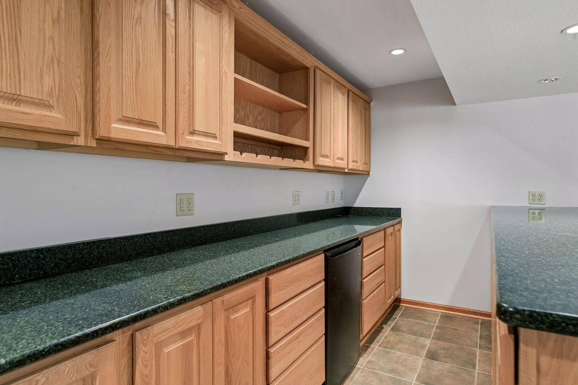9332 Parkside Echo, Woodbury, MN 55125