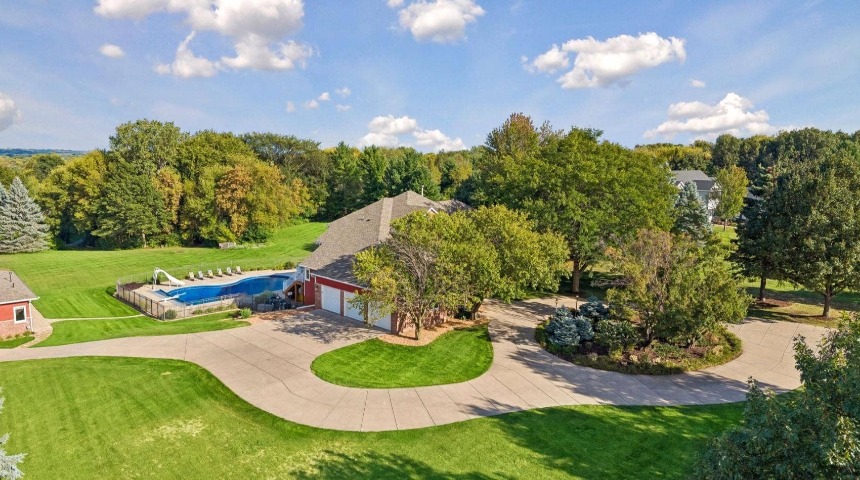 881 Jasmine Avenue Place N, Lake Elmo, MN 55042 3 Car Garage