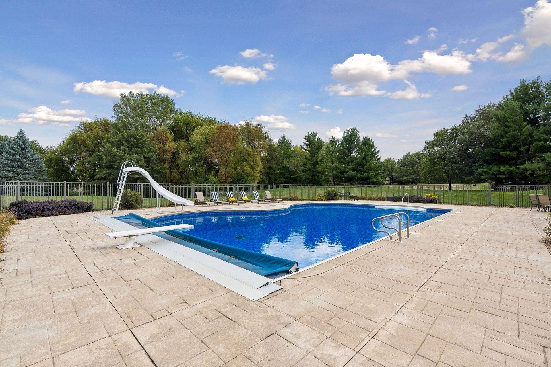 881 Jasmine Avenue Place N, Lake Elmo, MN 55042 30'x50' - 12' Deep Pool