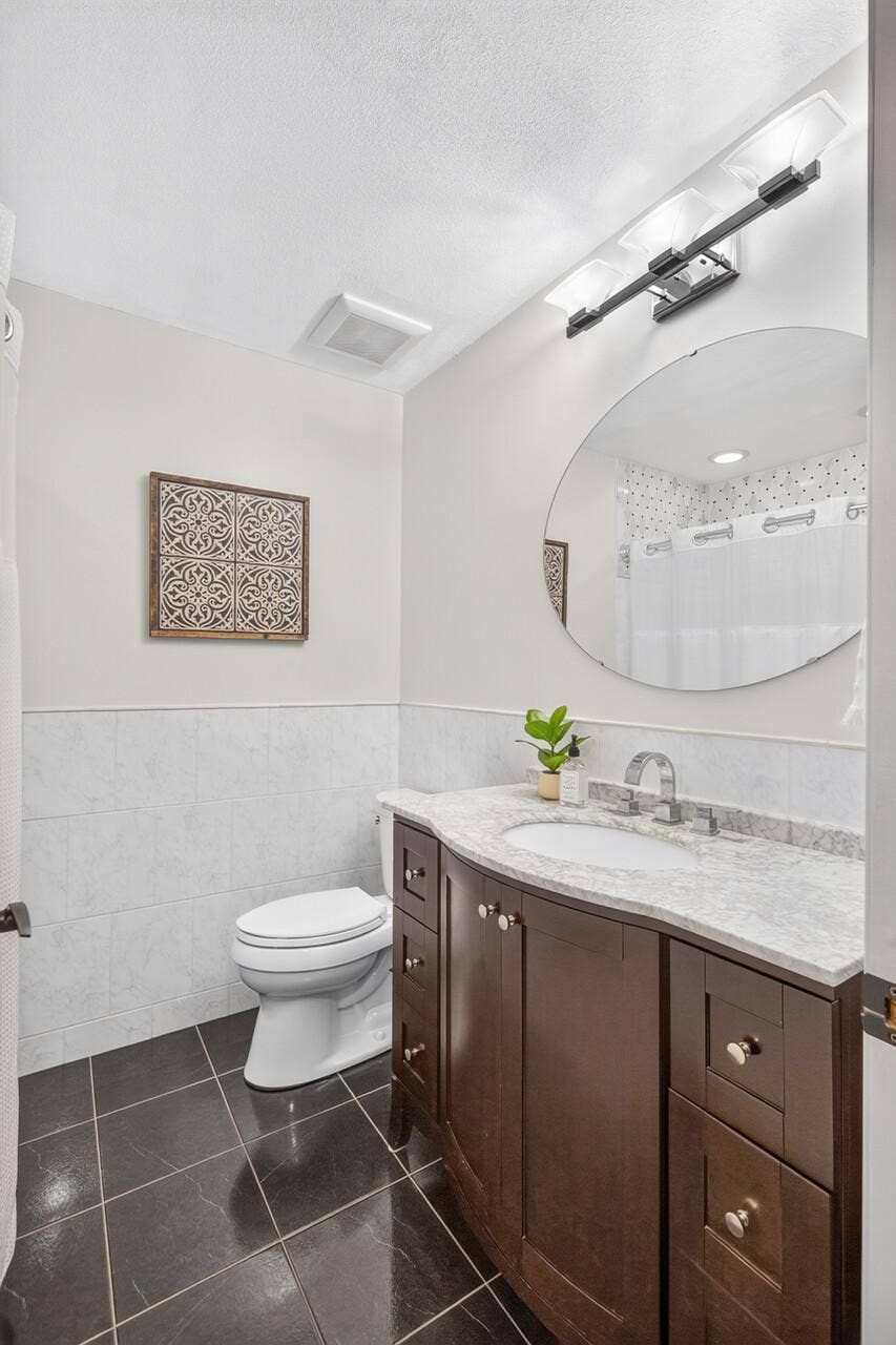 2222 Black Oak Drive, Minnetonka, MN 55305 2222 Black Oak Drive, Minnetonka, MN 55305
