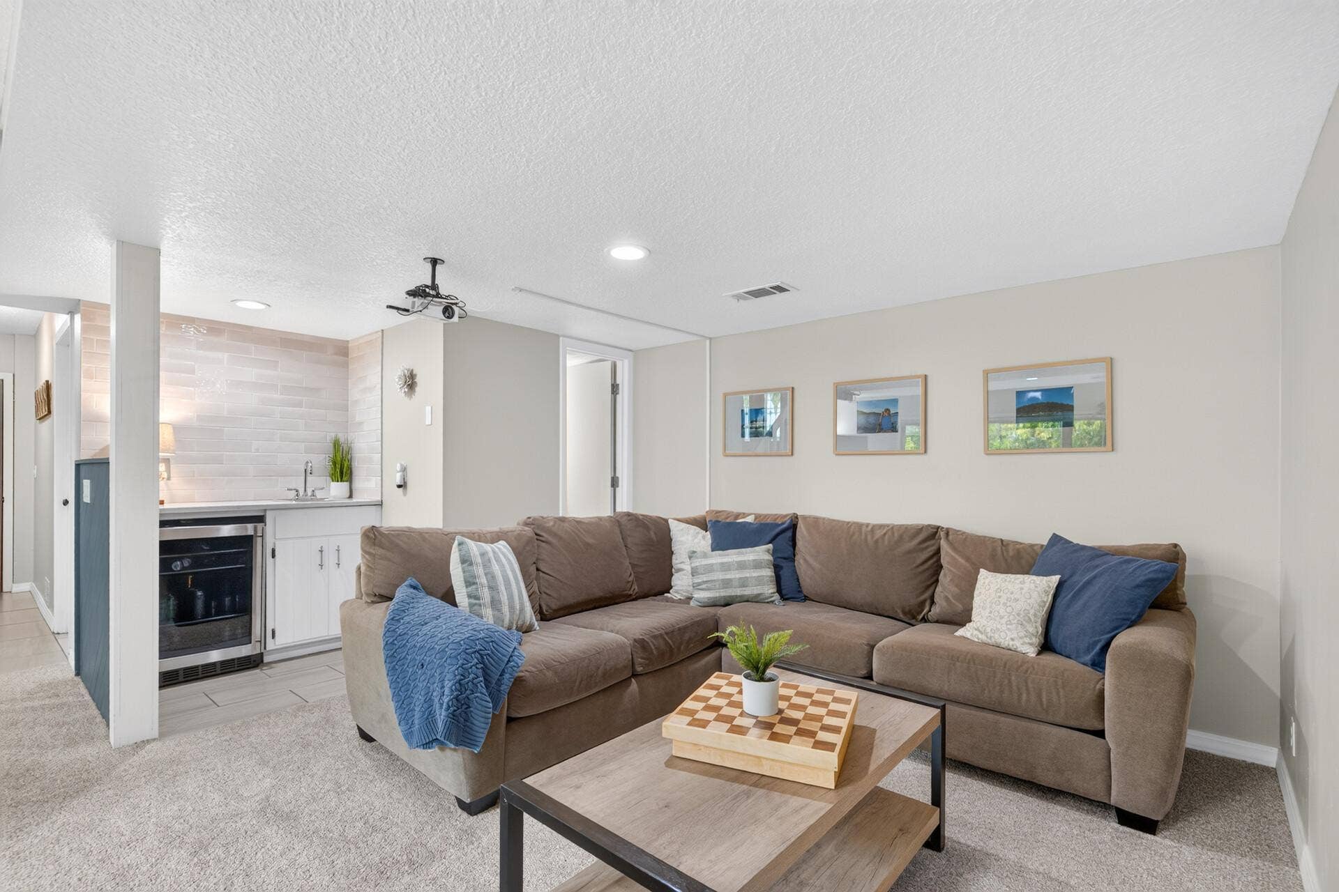 2222 Black Oak Drive, Minnetonka, MN 55305 2222 Black Oak Drive, Minnetonka, MN 55305