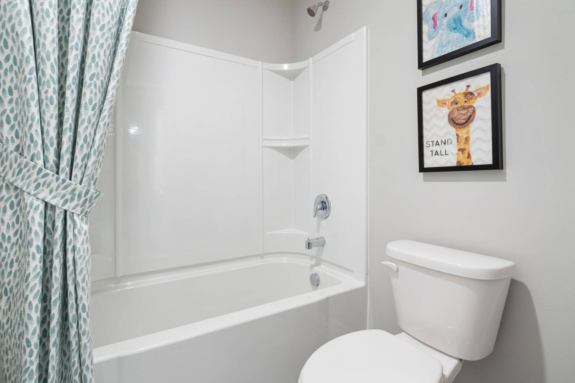 4919 Blake Way, Woodbury, MN 55129 Upper level hall bathrorom.
