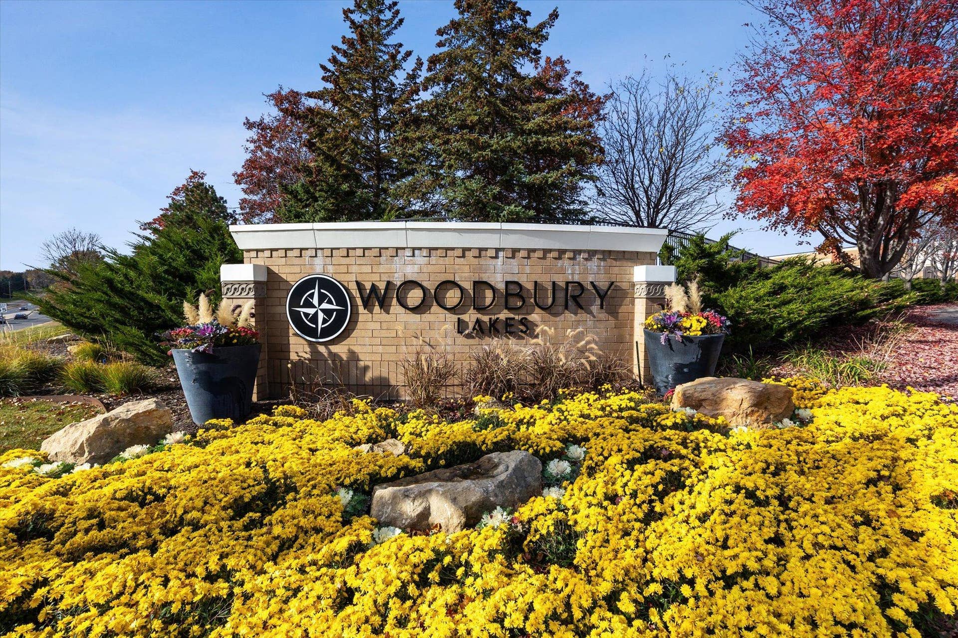 4919 Blake Way, Woodbury, MN 55129 Woodbury Lakes offers 50+ stores and numerous dining options.
