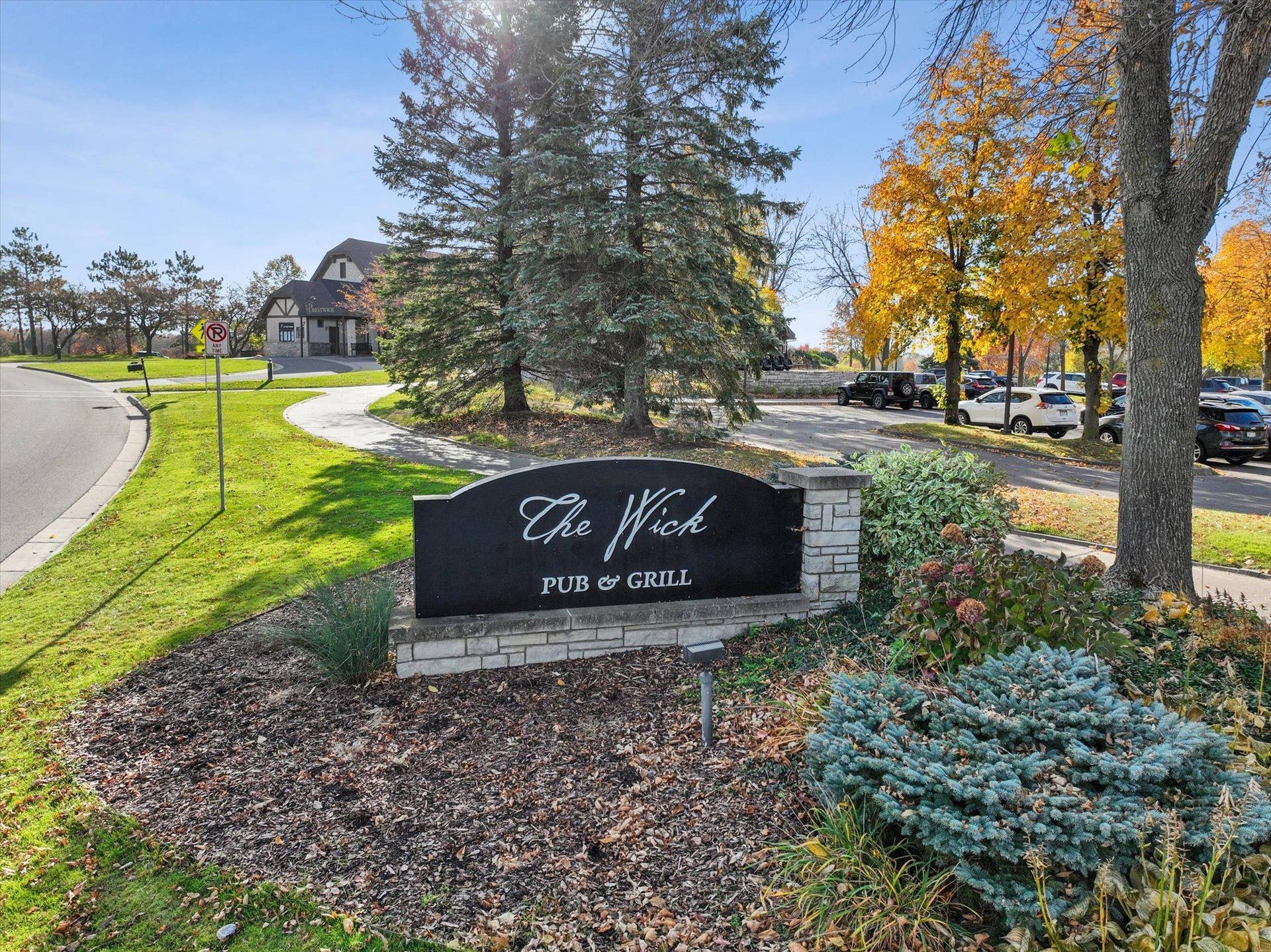 4919 Blake Way, Woodbury, MN 55129 Prestwick Championship golf club also offers dinner and drinks.