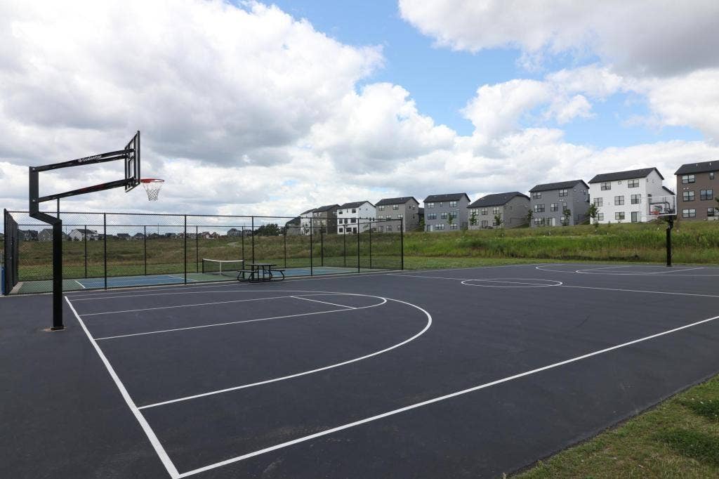 4602 Island Park Bay, Woodbury, MN 55129 Basketball Court