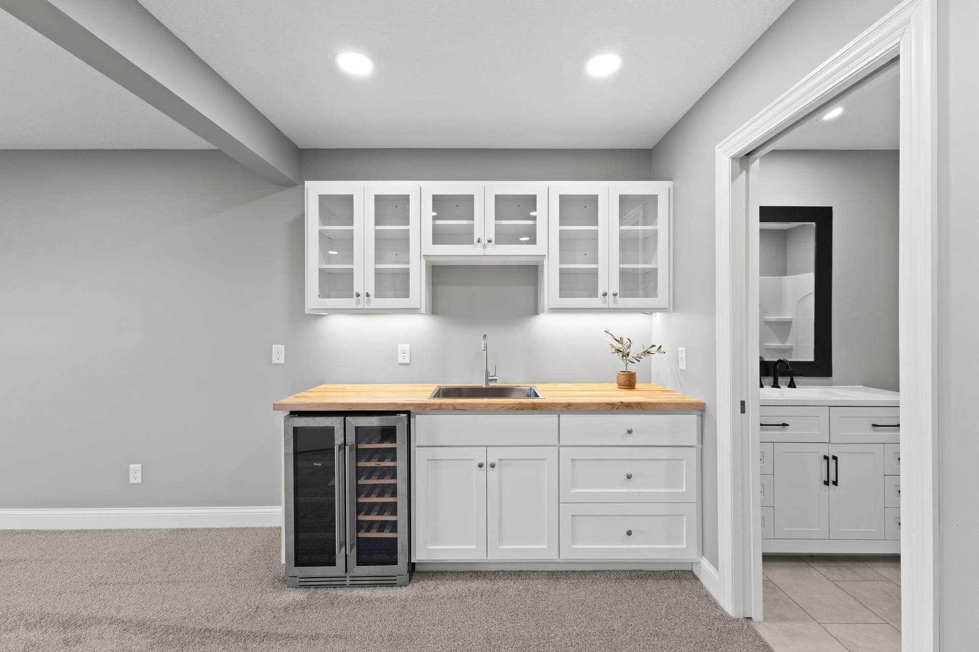 Built-in wet bar!