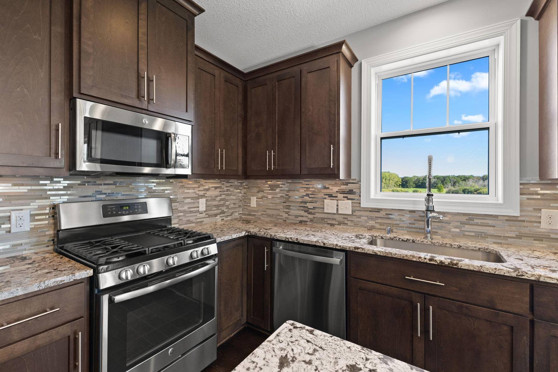 12603 Foxhill Avenue N, Hugo, MN 55038