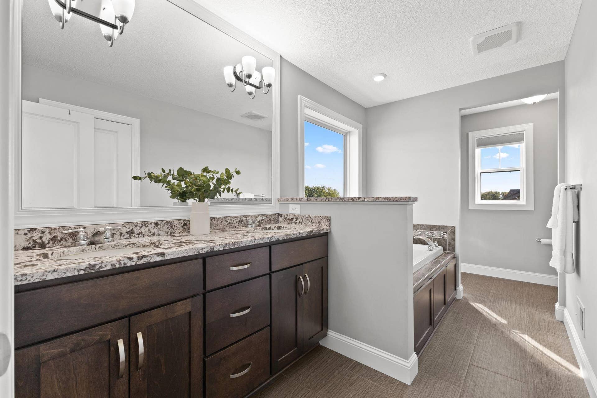 12603 Foxhill Avenue N, Hugo, MN 55038
