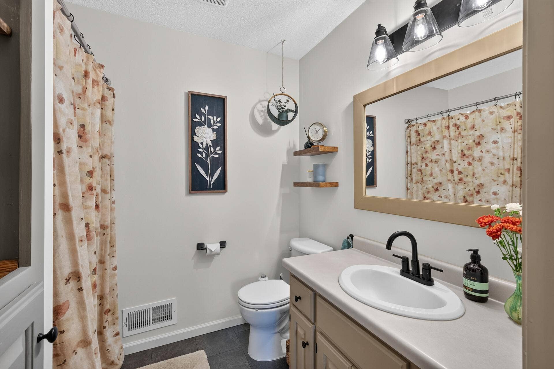 5956 Norway Pine Court, White Bear Lake, MN 55110 Private bath adds everyday convenience to the upper-level suite.