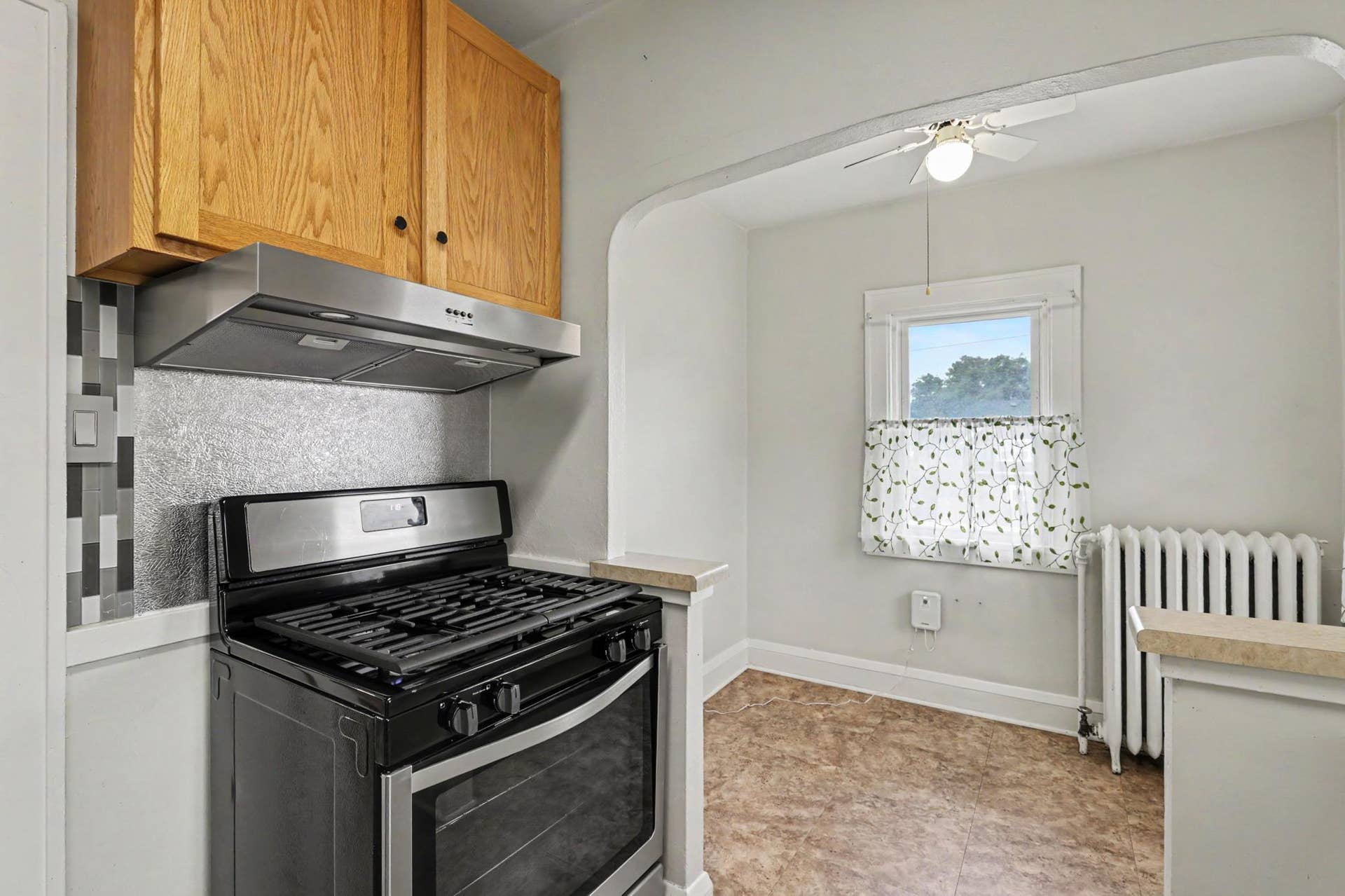 595 Syndicate Street N, 93, Saint Paul, MN 55104 Kitchen - upper level unit with eat in alcove