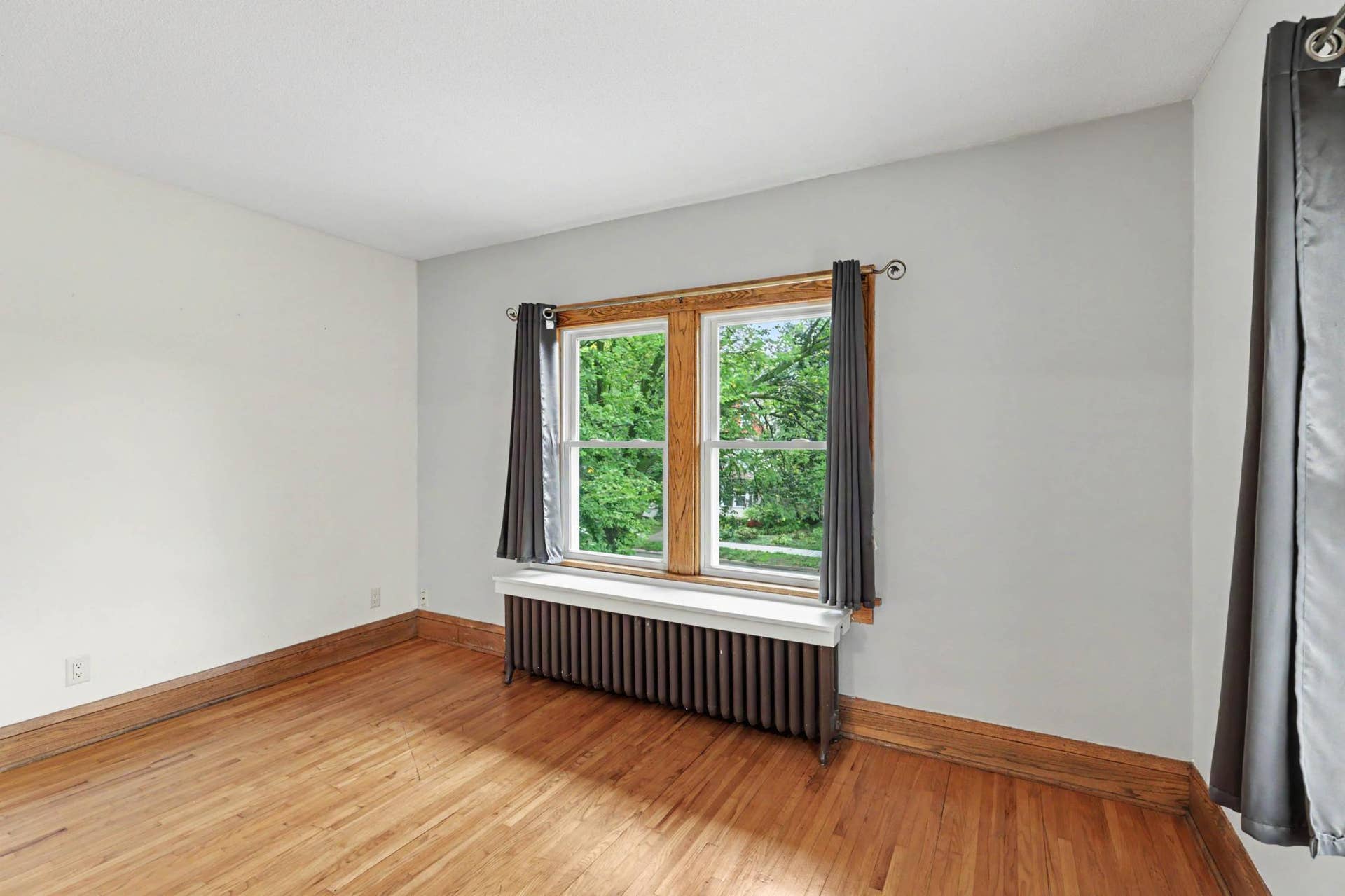 595 Syndicate Street N, 93, Saint Paul, MN 55104 Living room - upper level unit