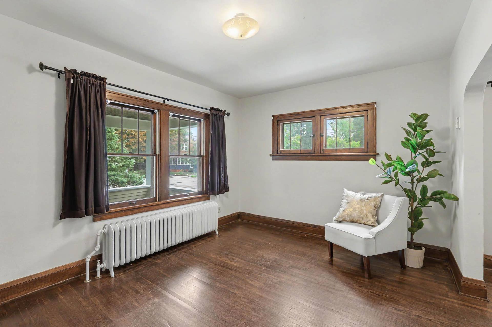 595 Syndicate Street N, 93, Saint Paul, MN 55104 Living room - main level unit