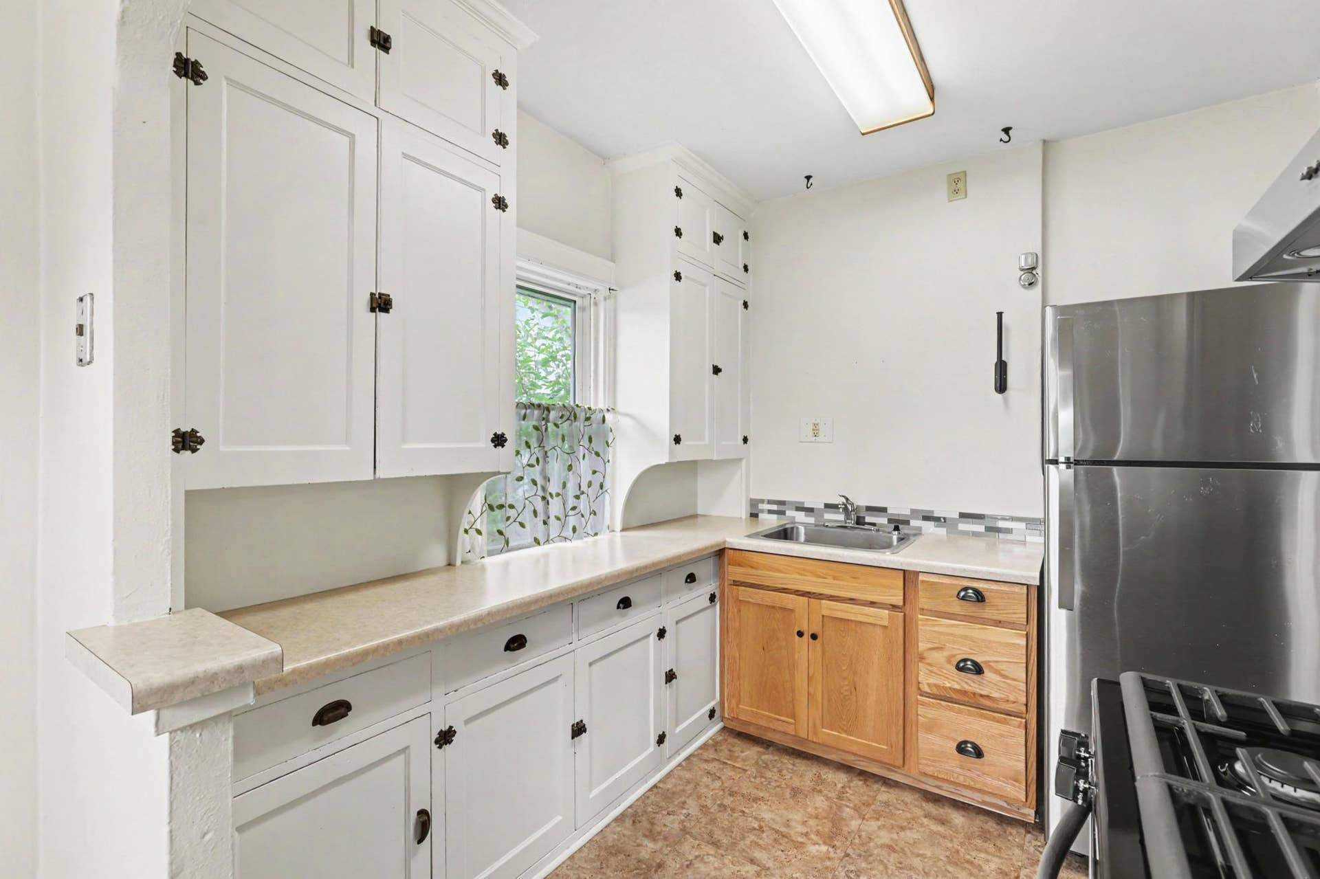 595 Syndicate Street N, 93, Saint Paul, MN 55104 Kitchen - upper level unit
