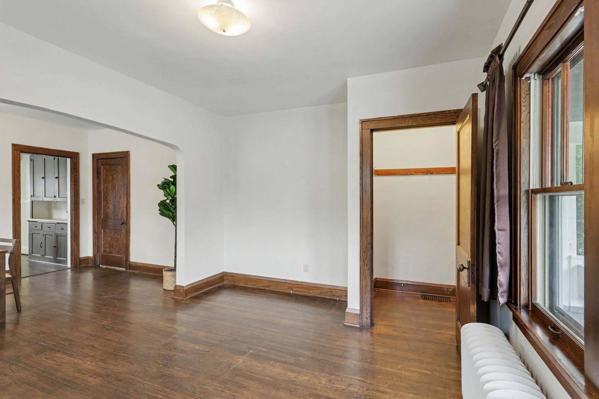 595 Syndicate Street N, 93, Saint Paul, MN 55104 Entry into living room - main level