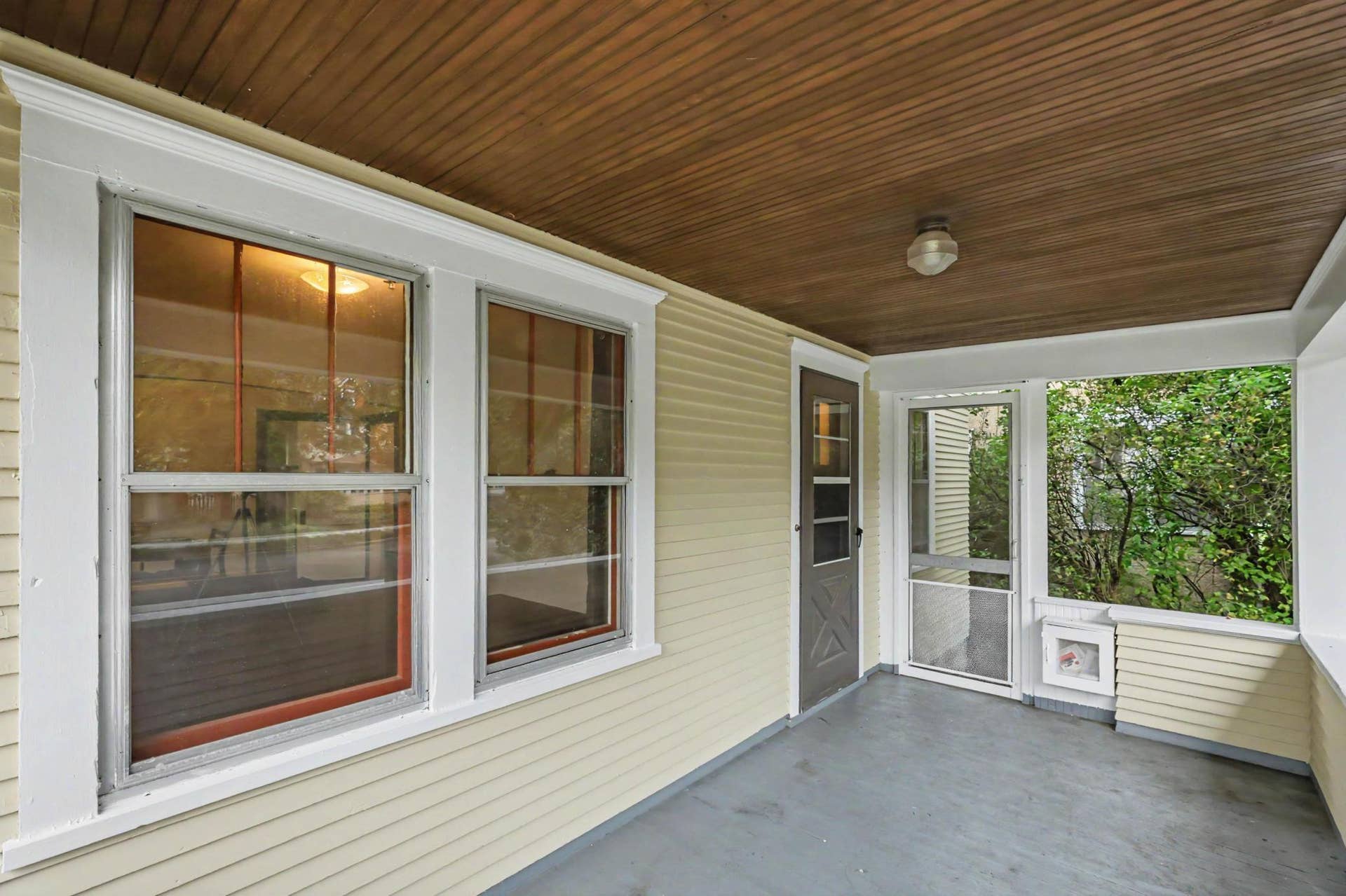 595 Syndicate Street N, 93, Saint Paul, MN 55104 Front porch to main level unit 1