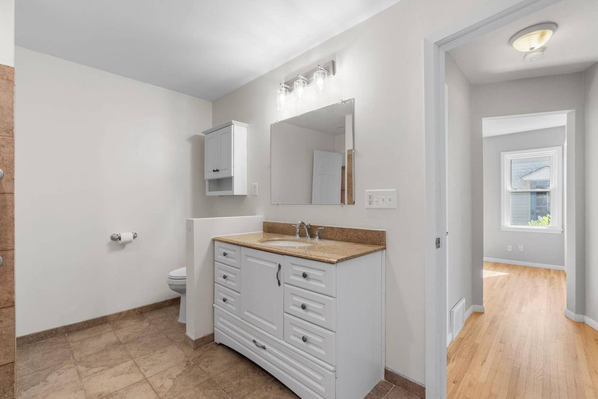28-web-or-mls-3413 Boone Ave S-28.jpg