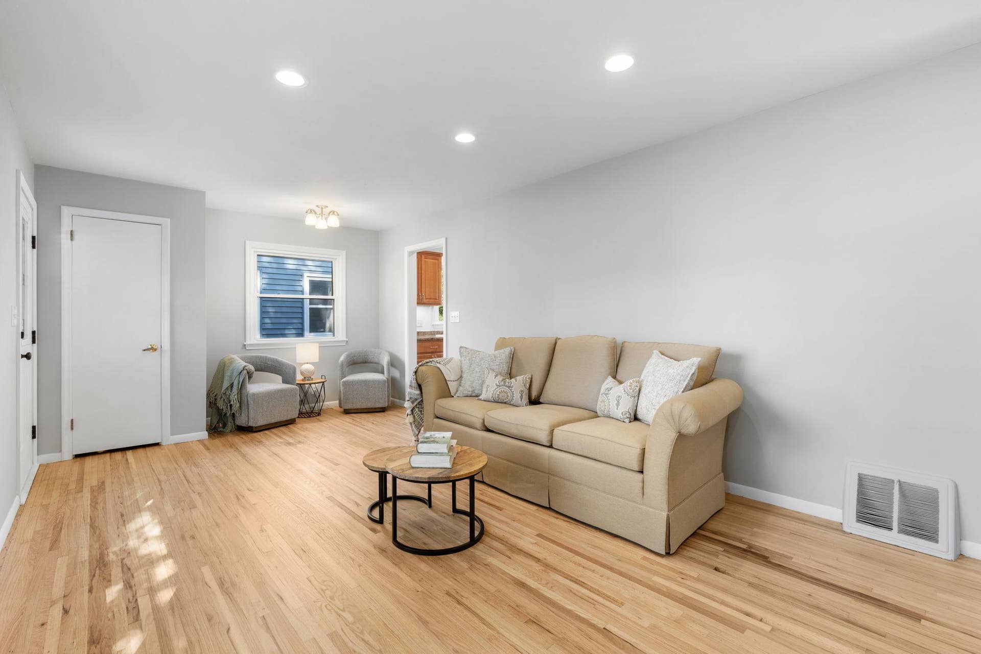 14-web-or-mls-3413 Boone Ave S-14.jpg