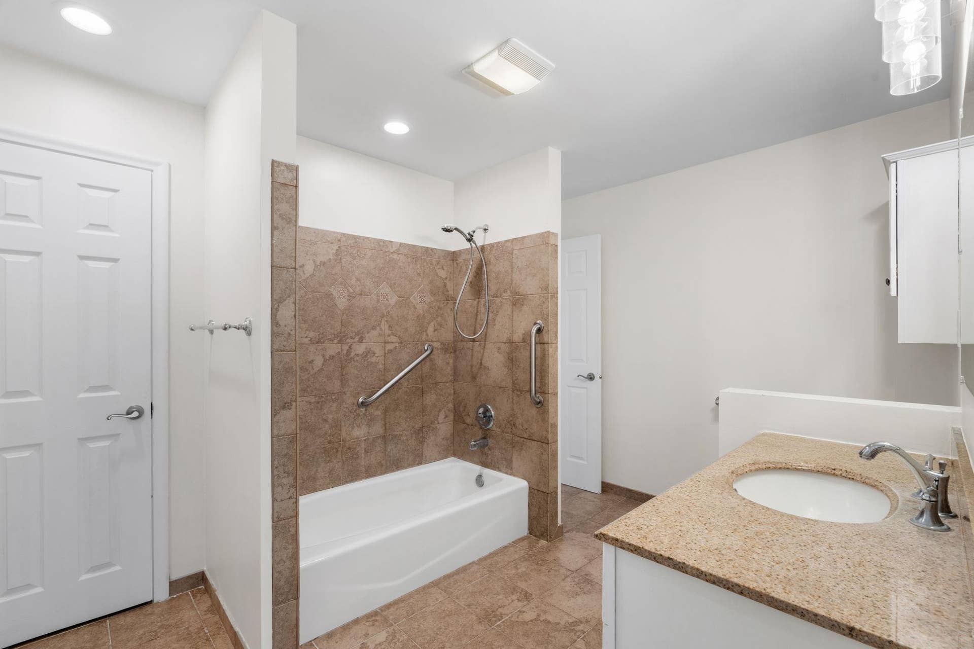 27-web-or-mls-3413 Boone Ave S-27.jpg