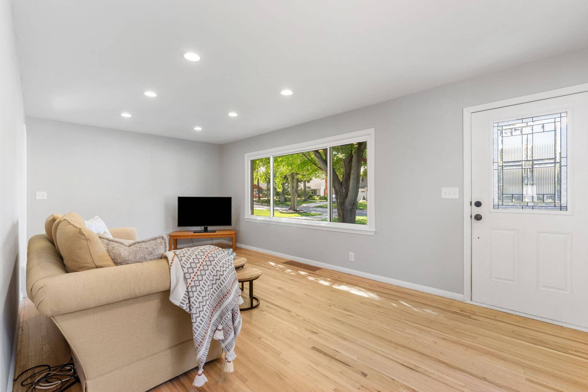 12-web-or-mls-3413 Boone Ave S-12.jpg