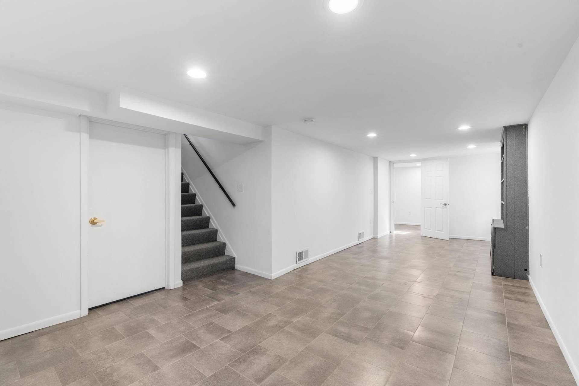 38-web-or-mls-3413 Boone Ave S-38.jpg