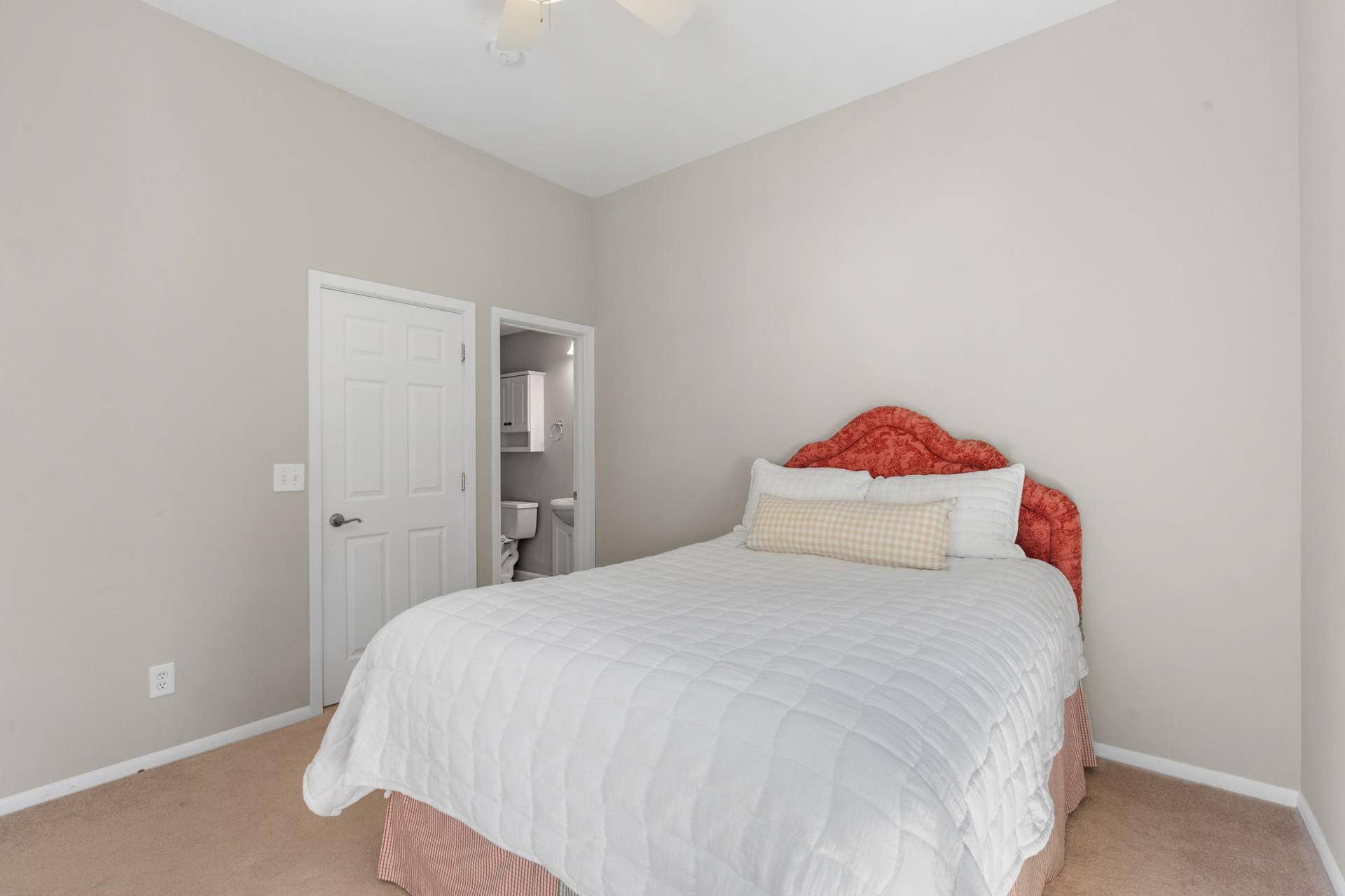 35-web-or-mls-3413 Boone Ave S-35.jpg