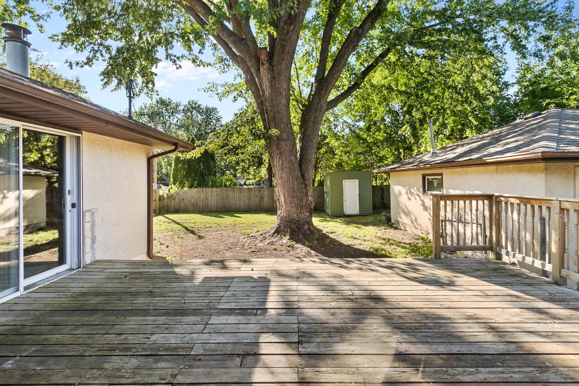Large Deck overlooking fully fenced back yard!