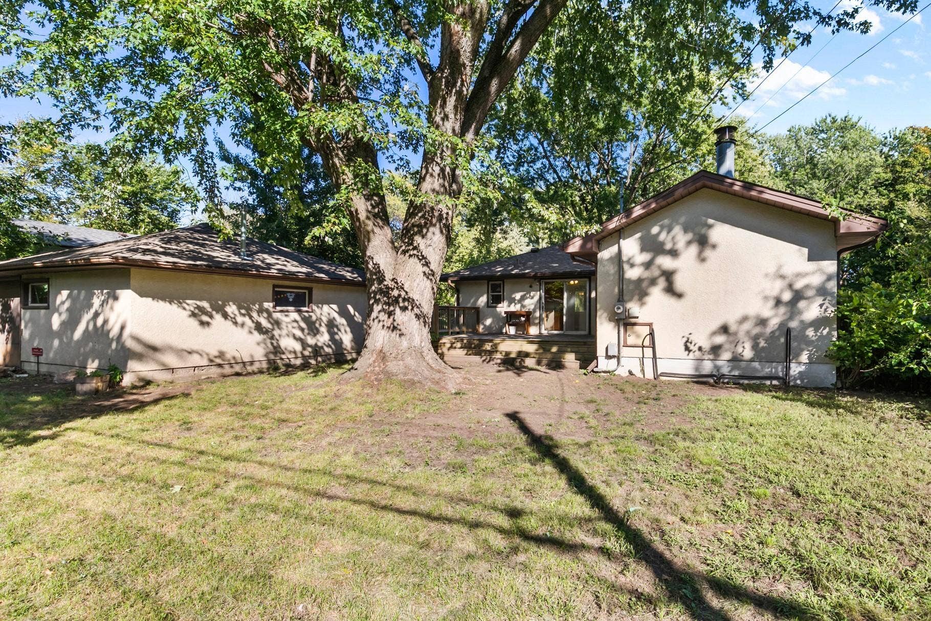 610 Grange Avenue N, Oakdale, MN 55128