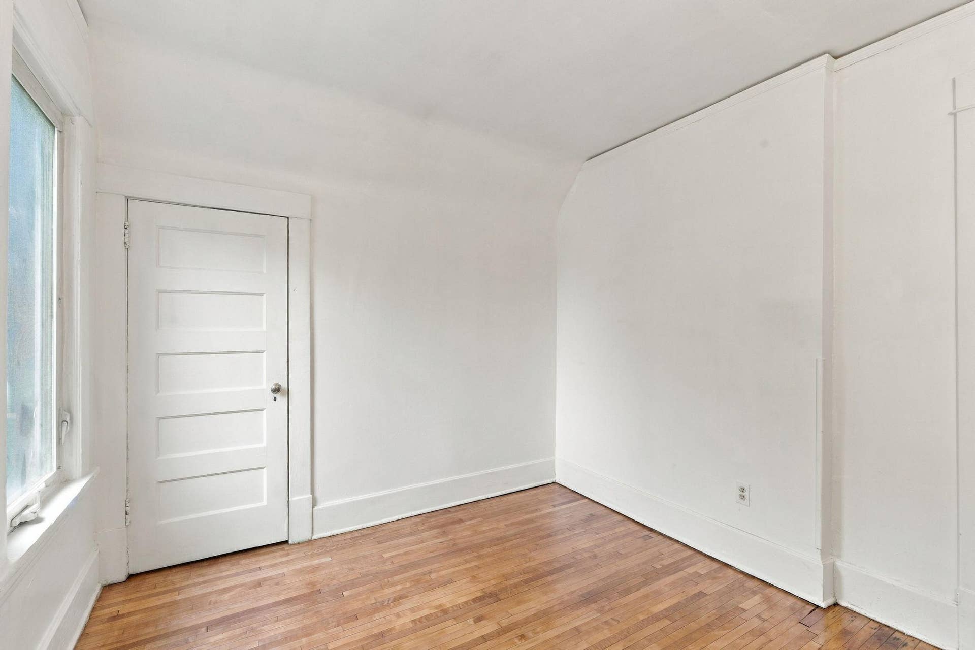 1315 19th Avenue NE, 87, Minneapolis, MN 55418 30-web-or-mls-1315 19th Ave NE Interior-23.jpg